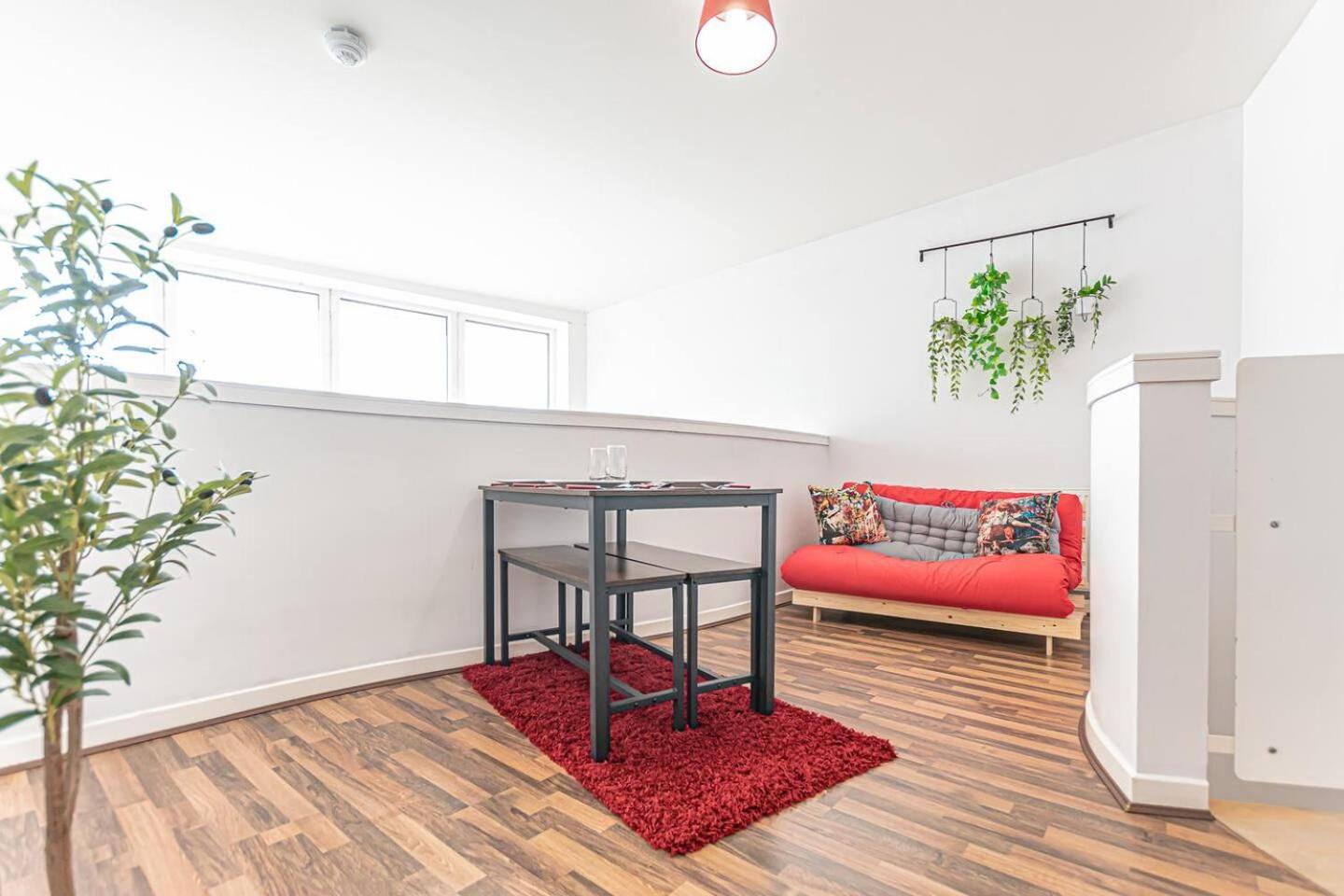 Luxury Penthouse Near M & S Arena Free Parking Apartment