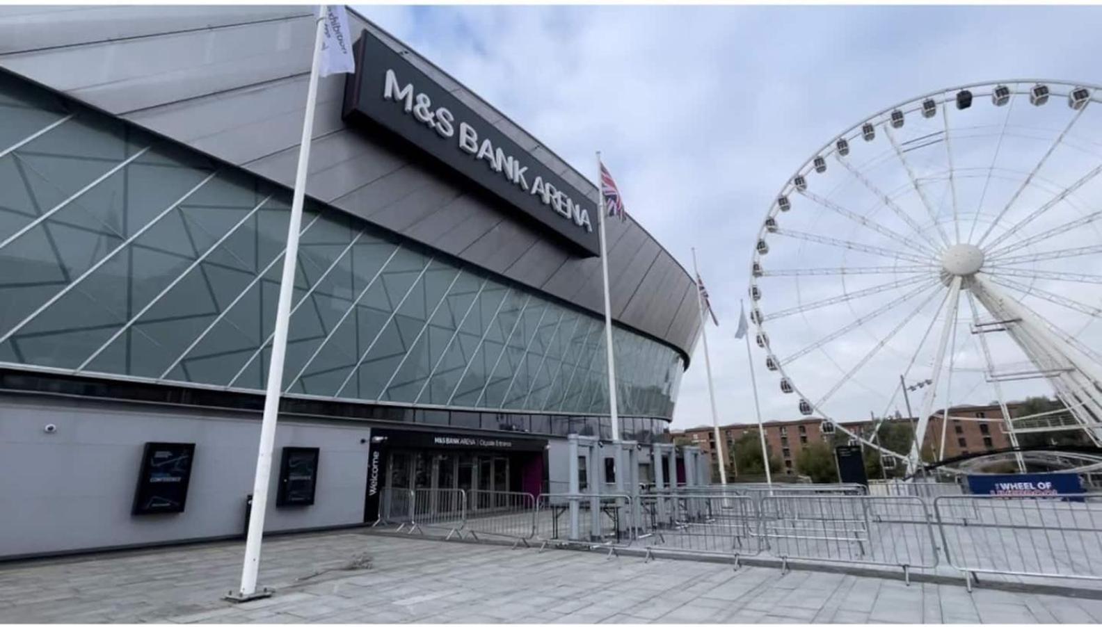 Luxury Penthouse Near M & S Arena Free Parking Apartment *