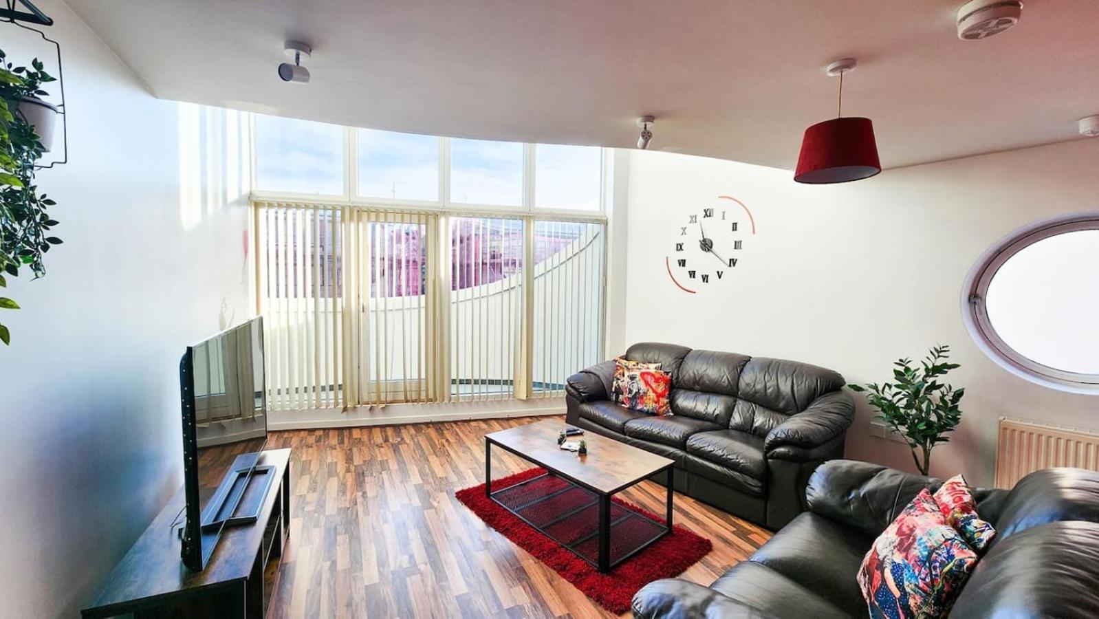 Apartment Luxury Penthouse Near M & S Arena Free Parking