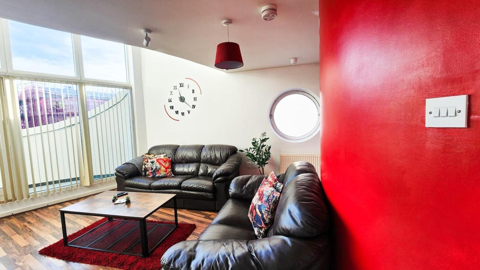Apartment Luxury Penthouse Near M & S Arena Free Parking Liverpool