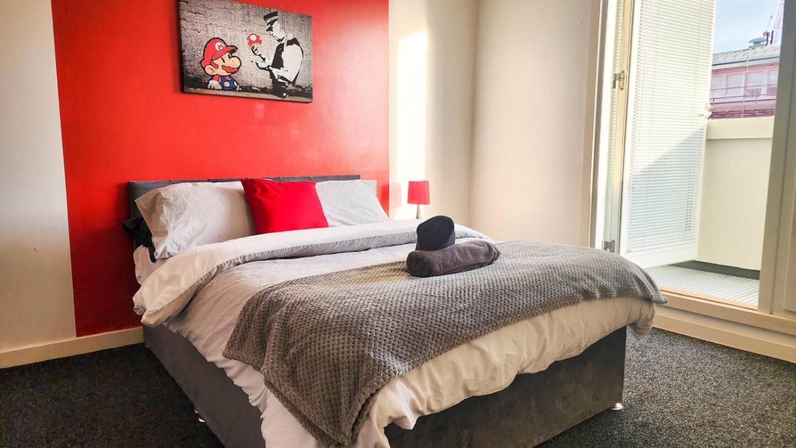 Luxury Penthouse Near M & S Arena Free Parking *