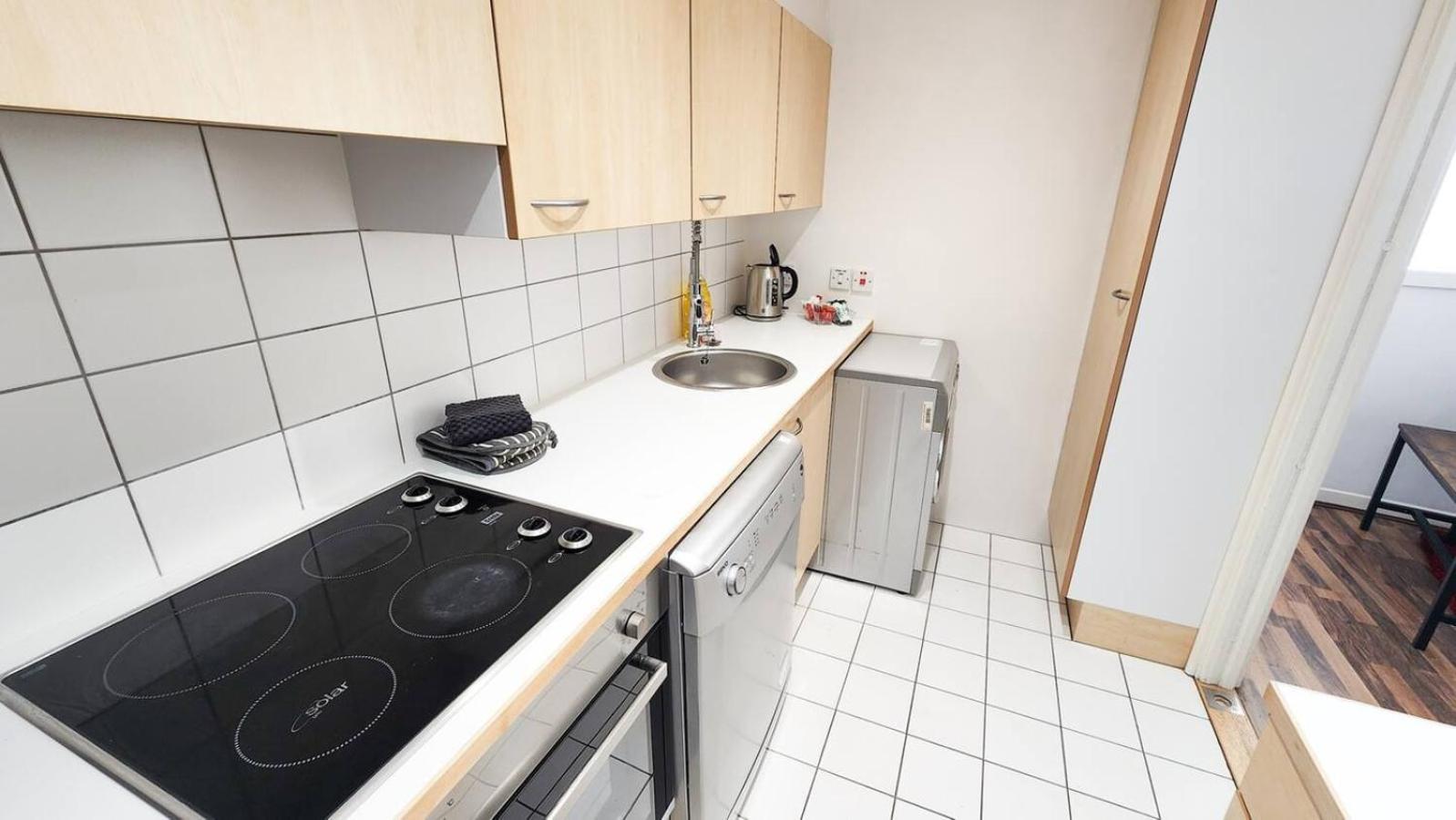 Luxury Penthouse Near M & S Arena Free Parking