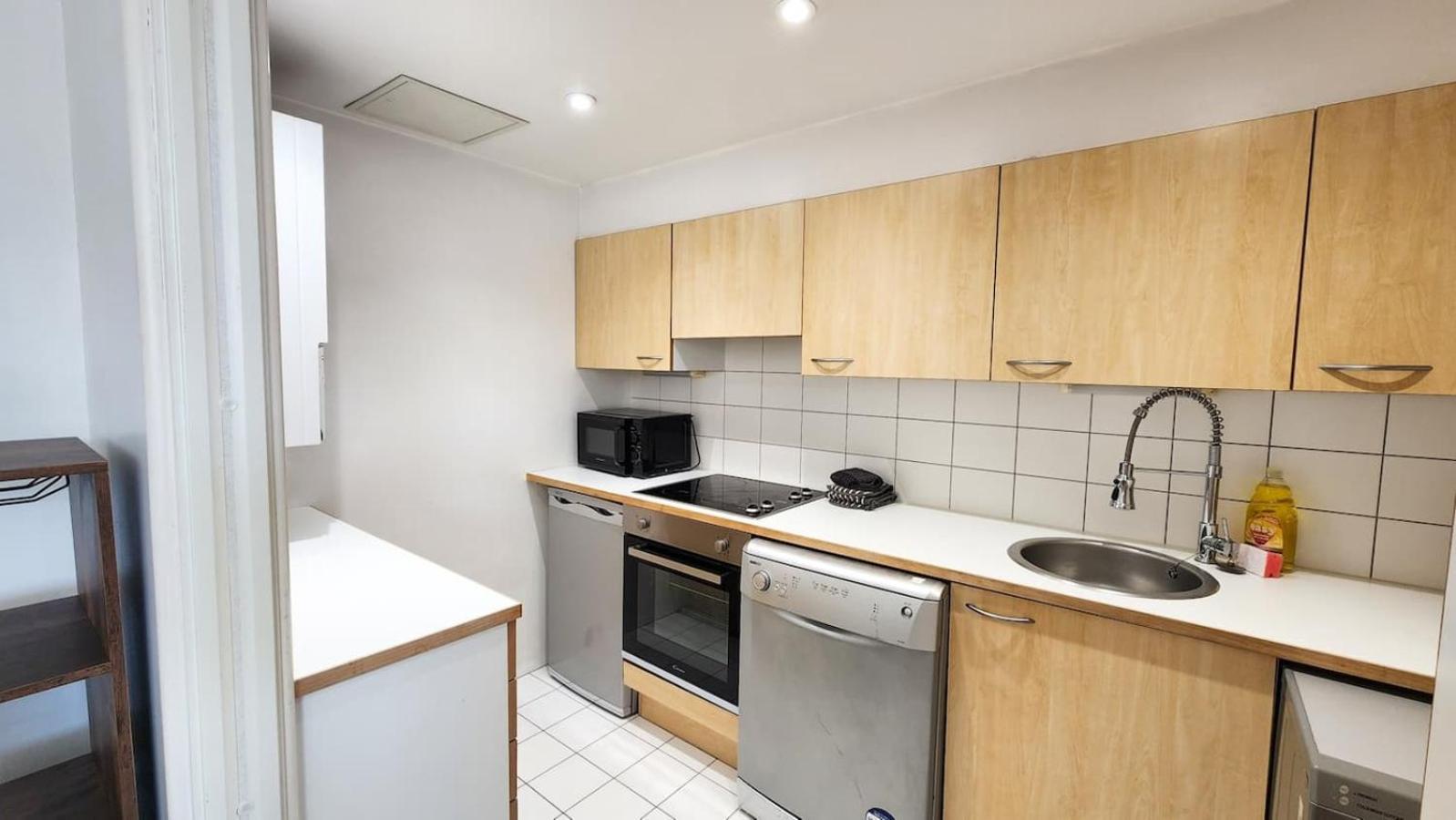 Luxury Penthouse Near M & S Arena Free Parking Apartment *