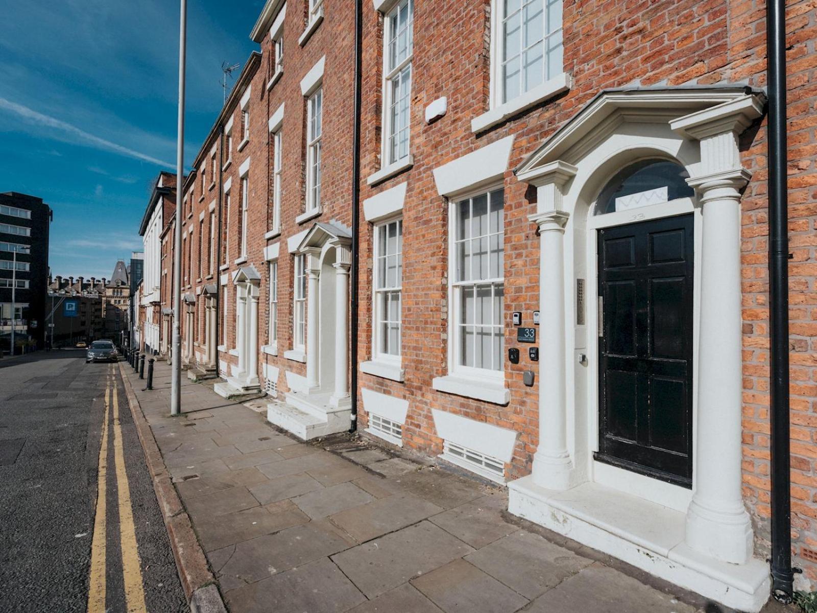 Pass The Keys Brand New Fantastic Location *