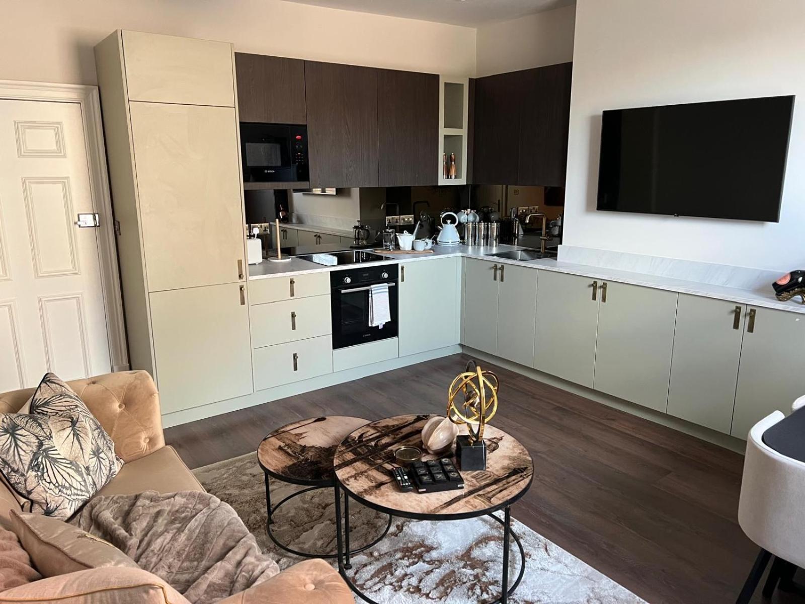 No 50 - One Bed In Sleeps 4 *