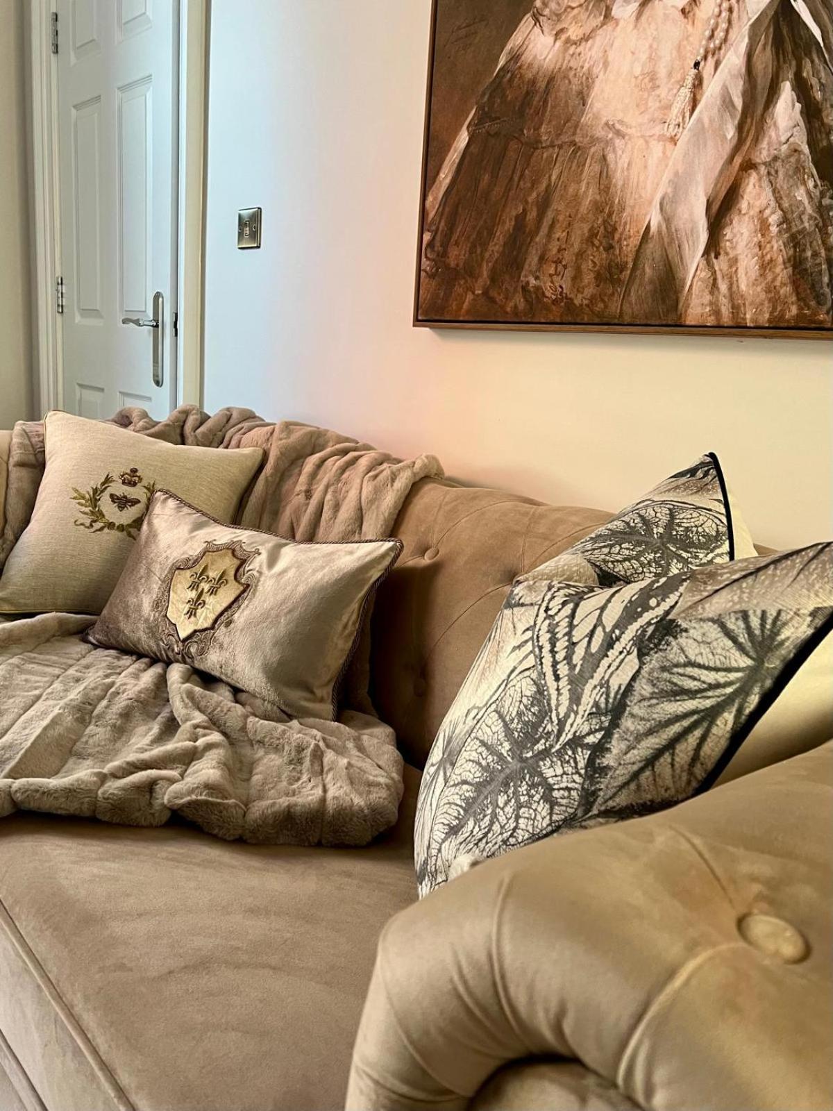 No 50 - One Bed In Sleeps 4 *