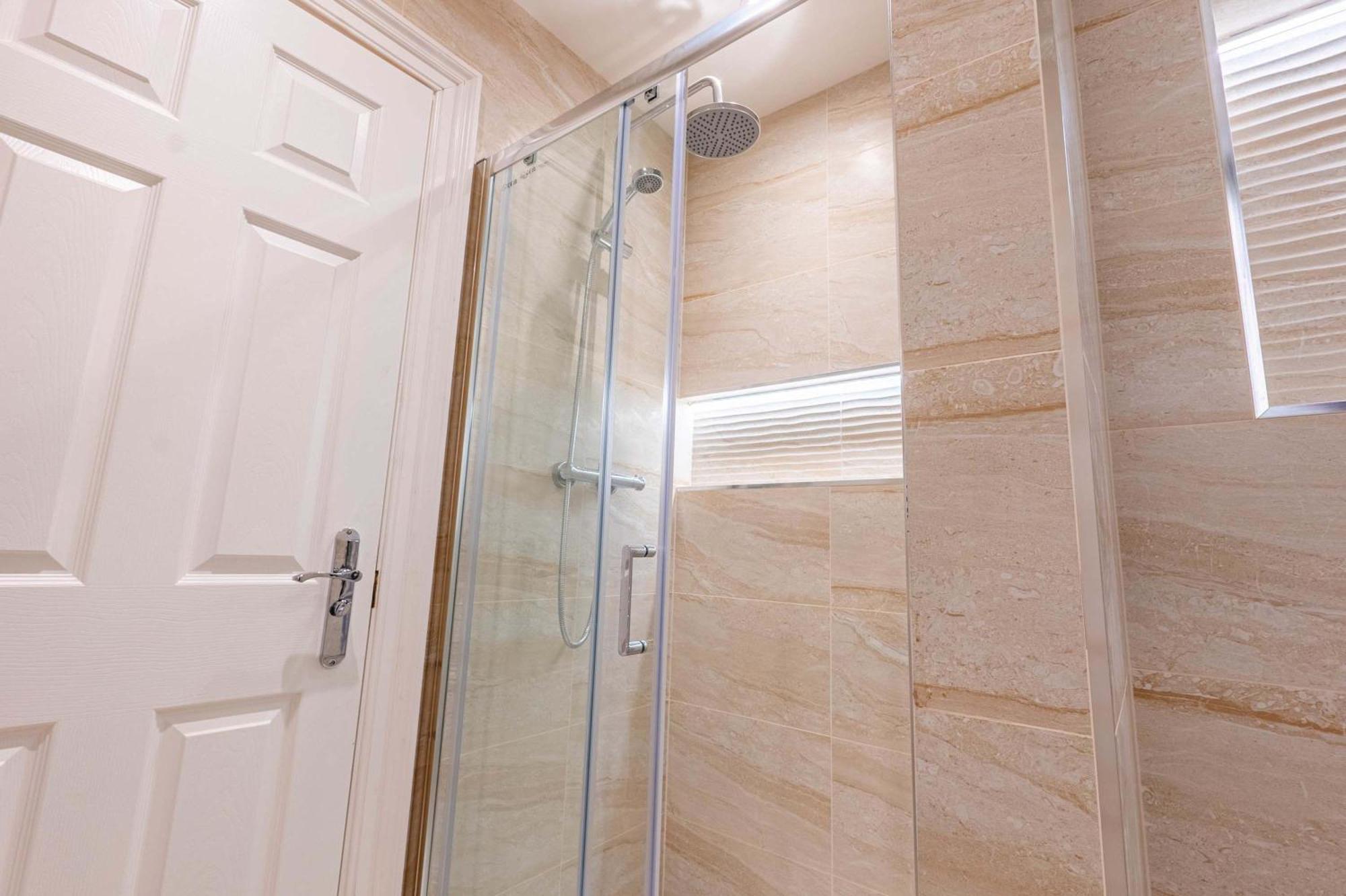 No 50 - One Bed In Sleeps 4 Apartment