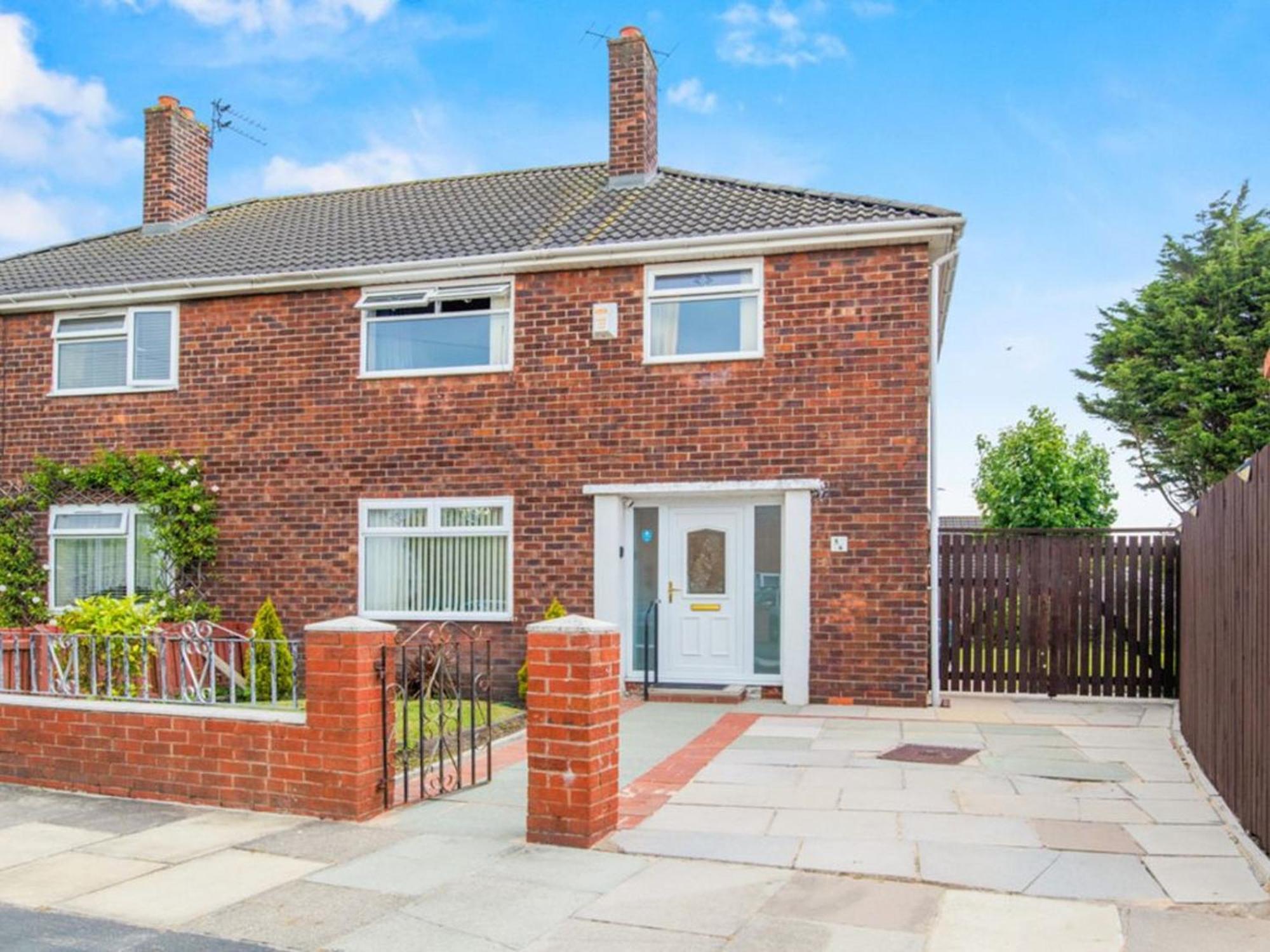 Apartment Spacious 3 Bedroom In Aintree