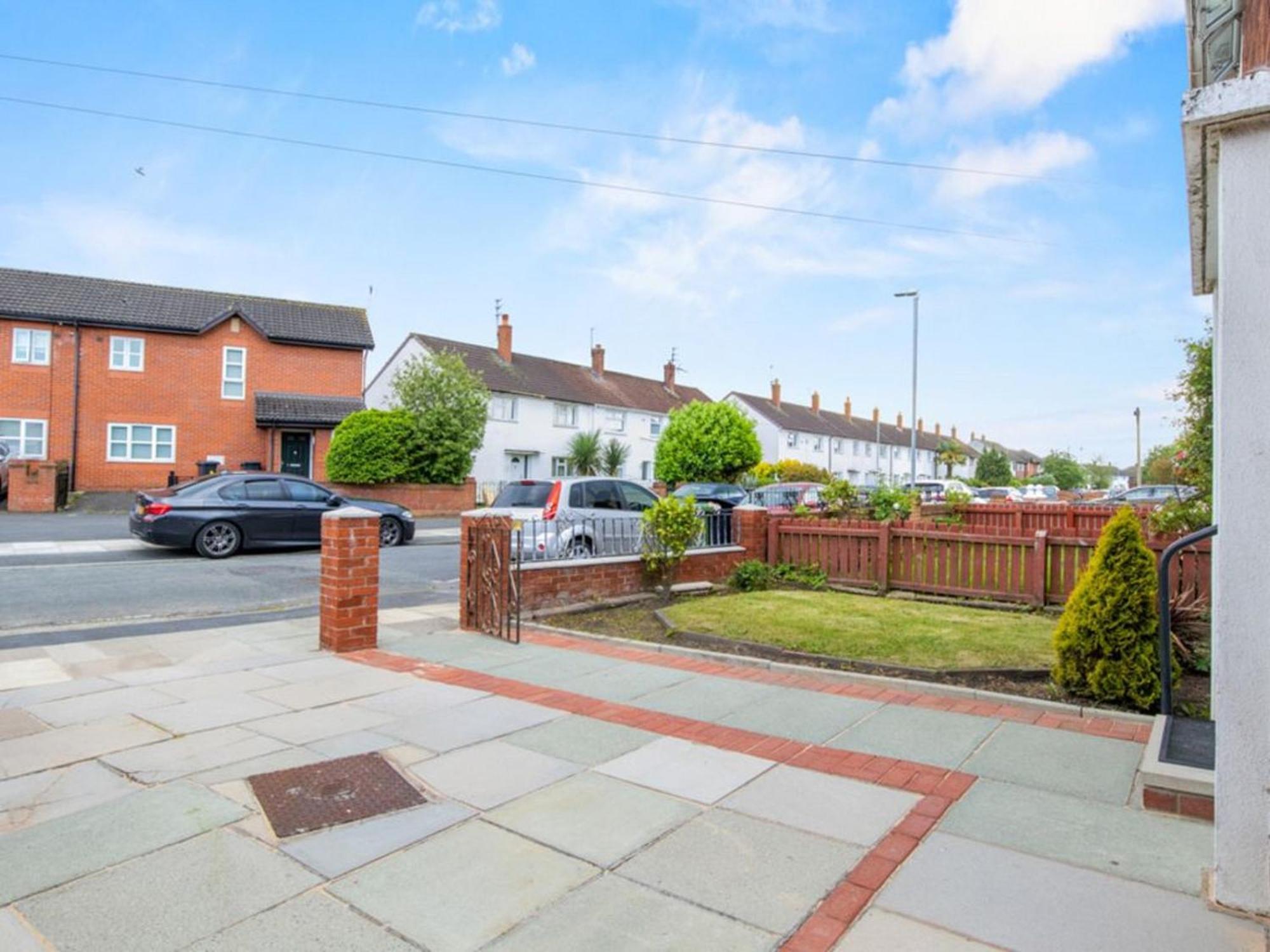 Apartment Spacious 3 Bedroom In Aintree