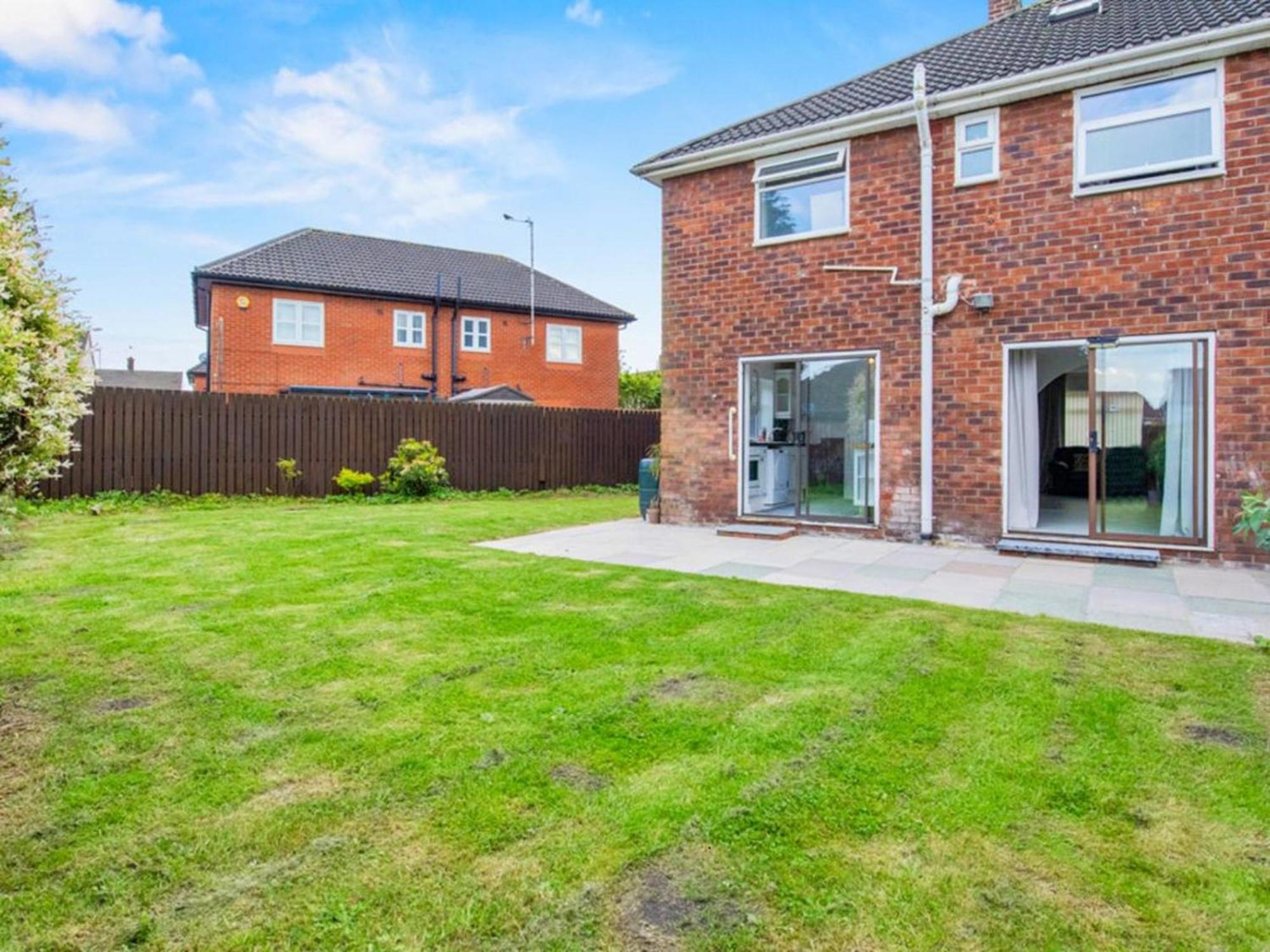 Spacious 3 Bedroom In Aintree