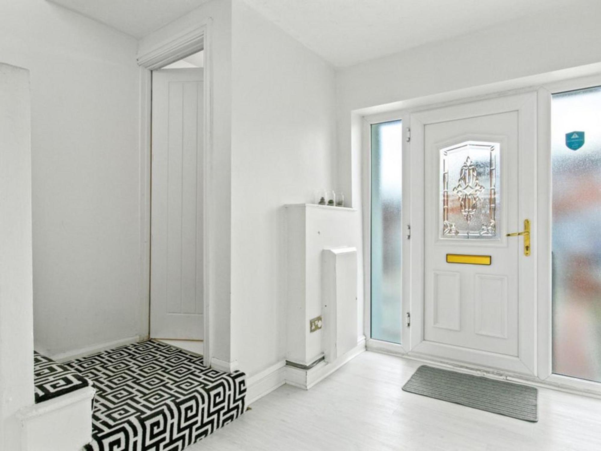 Spacious 3 Bedroom In Aintree Apartment
