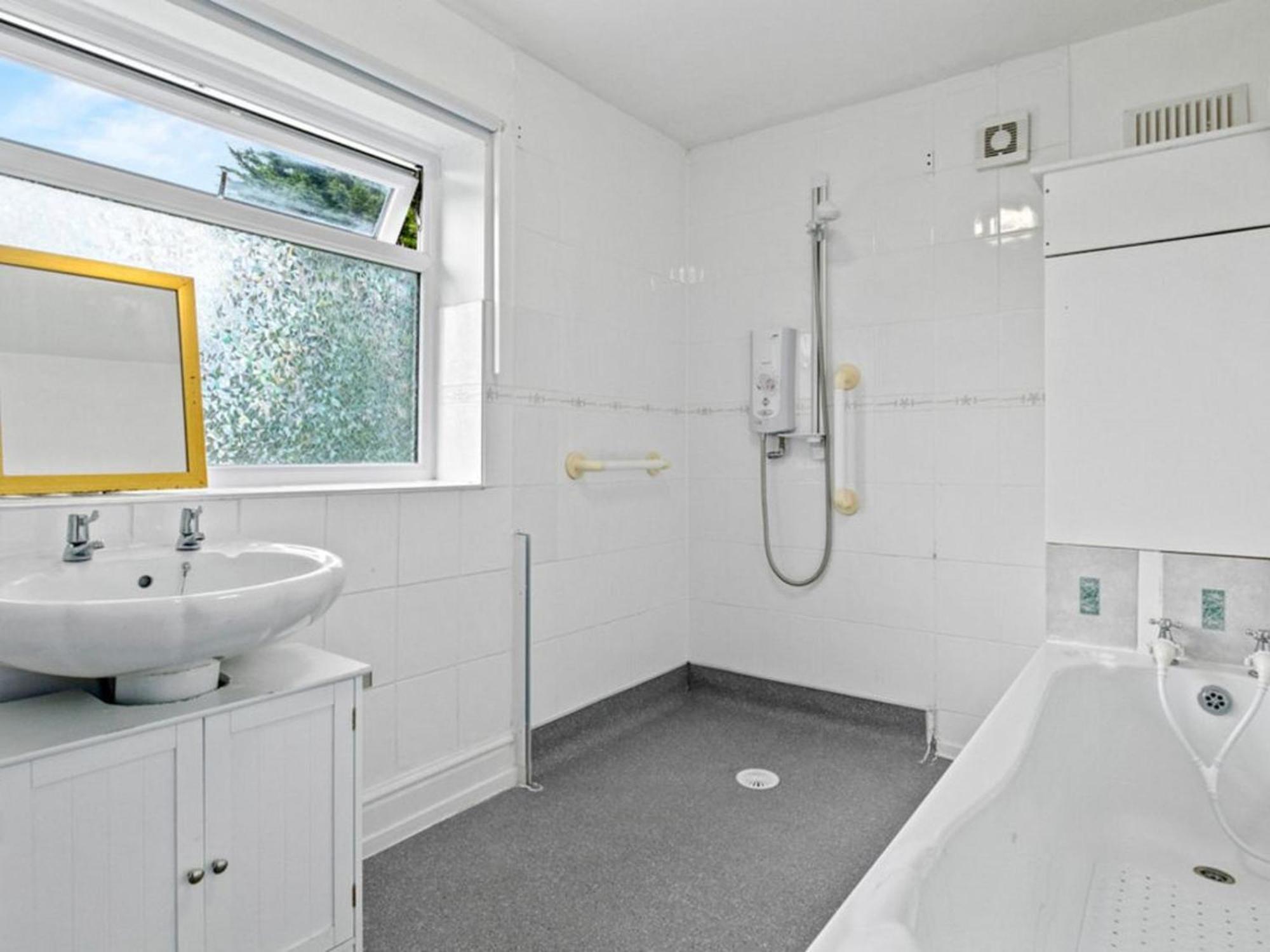 Spacious 3 Bedroom In Aintree Liverpool