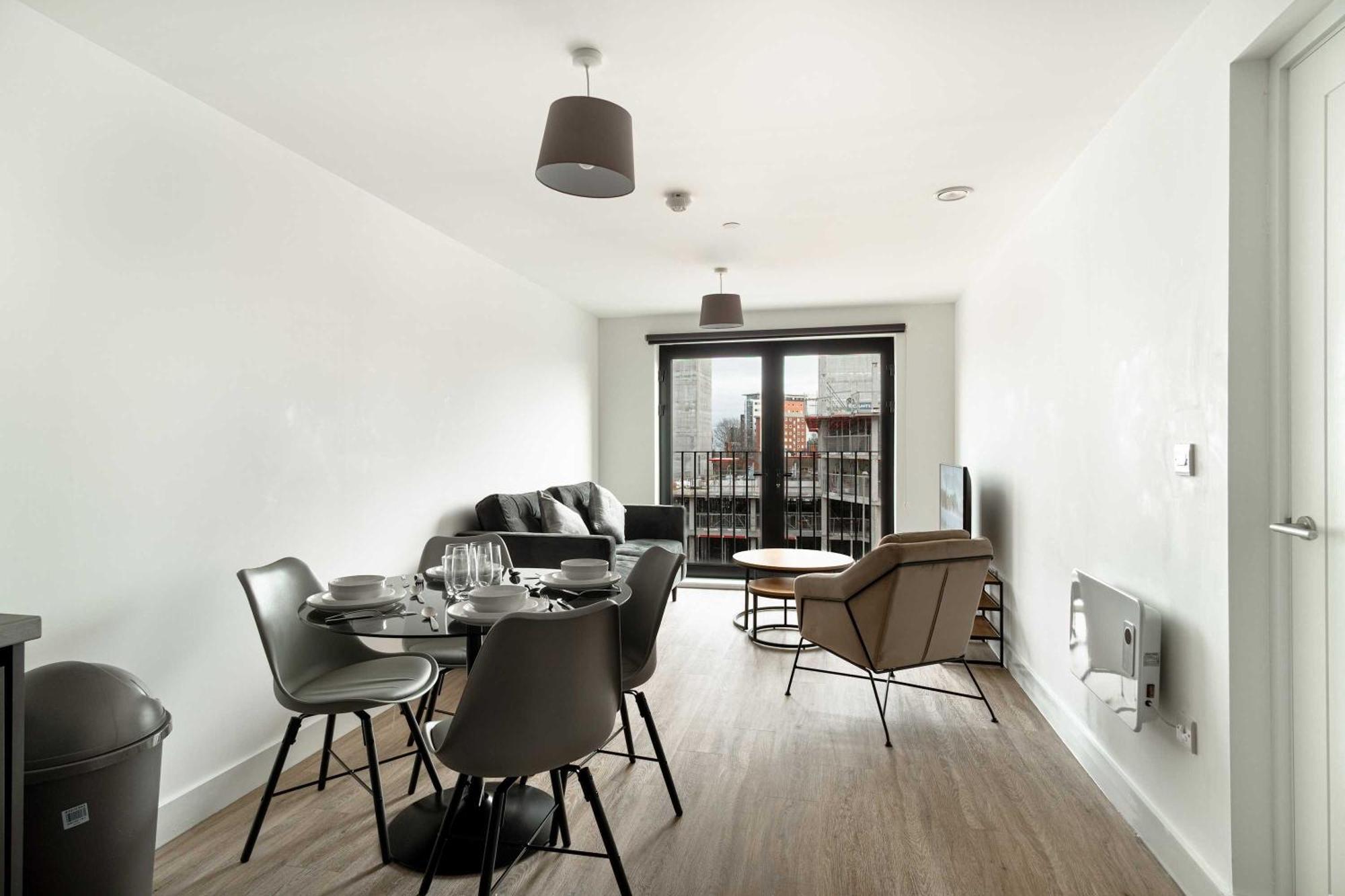 Spacious & Bright 2 Bed In * Liverpool