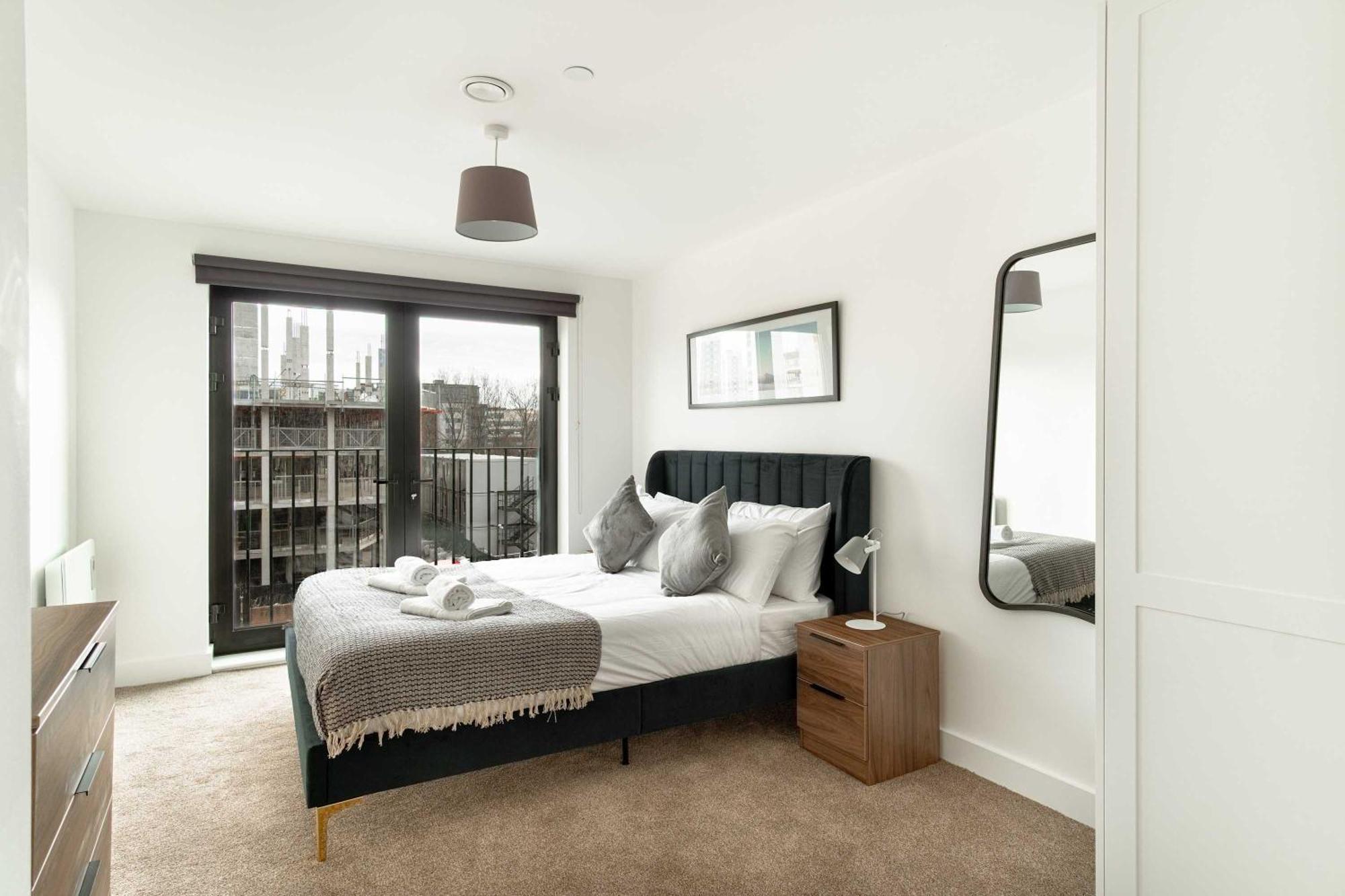 Apartment Spacious & Bright 2 Bed In *