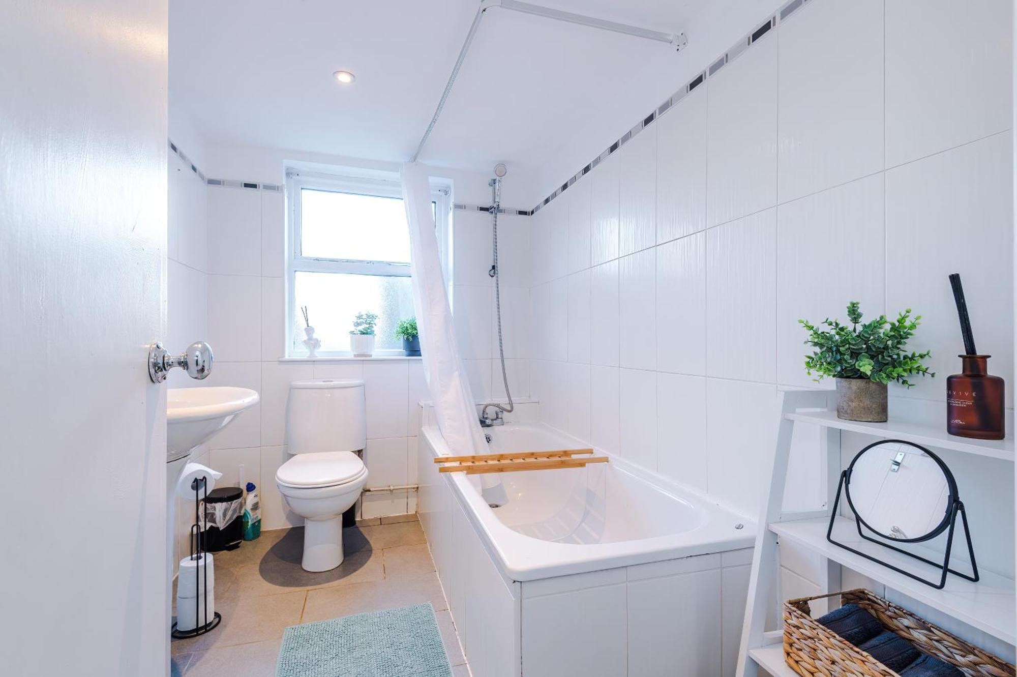 Private Garden Maisonette Near Centre! Walking Distance From Anfield *