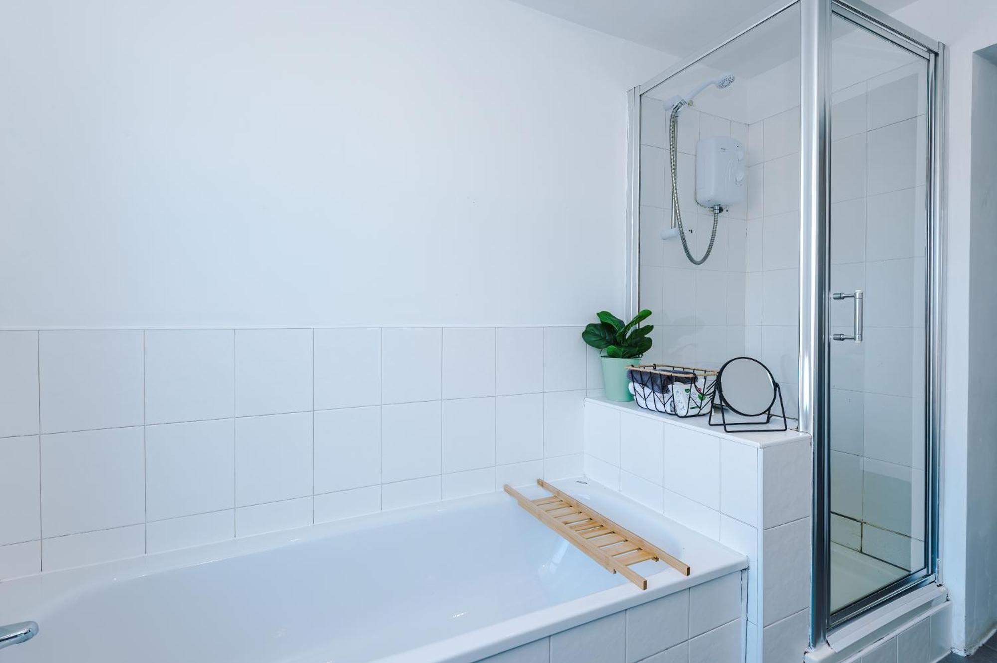 Private Garden Maisonette Near Centre! Walking Distance From Anfield Apartment Liverpool