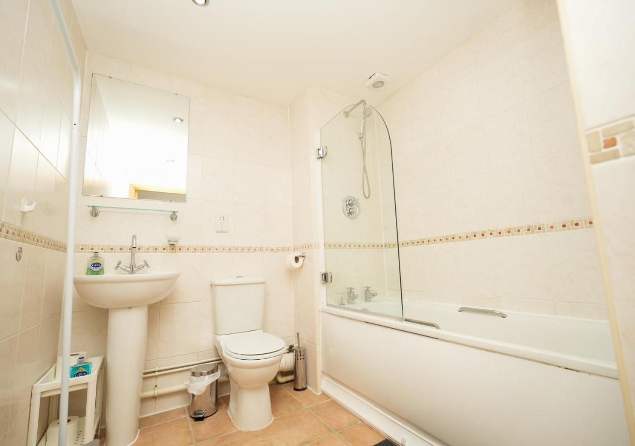 Luxury Two Bedroom Centre *