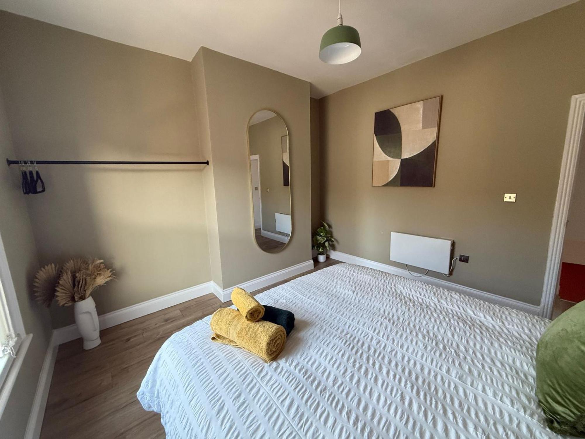Modern 3-bed Near Stadium & Holiday home *