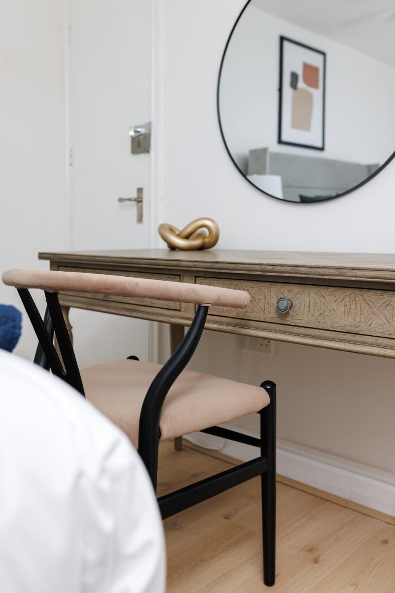 Flatzy - Centre Mansion 2, Sleeps 22, 4 Baths * Liverpool