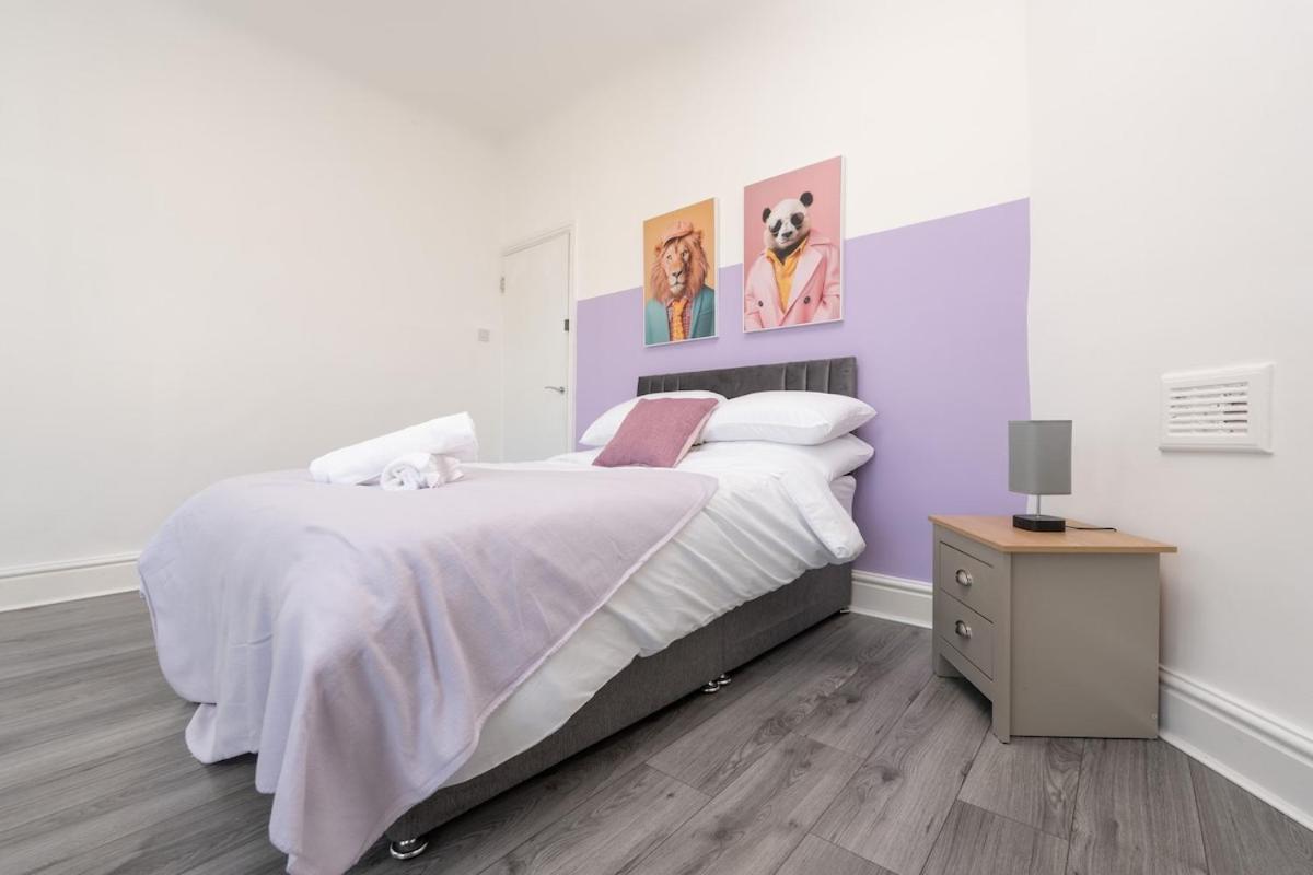 Contractor Long Saving Holiday home