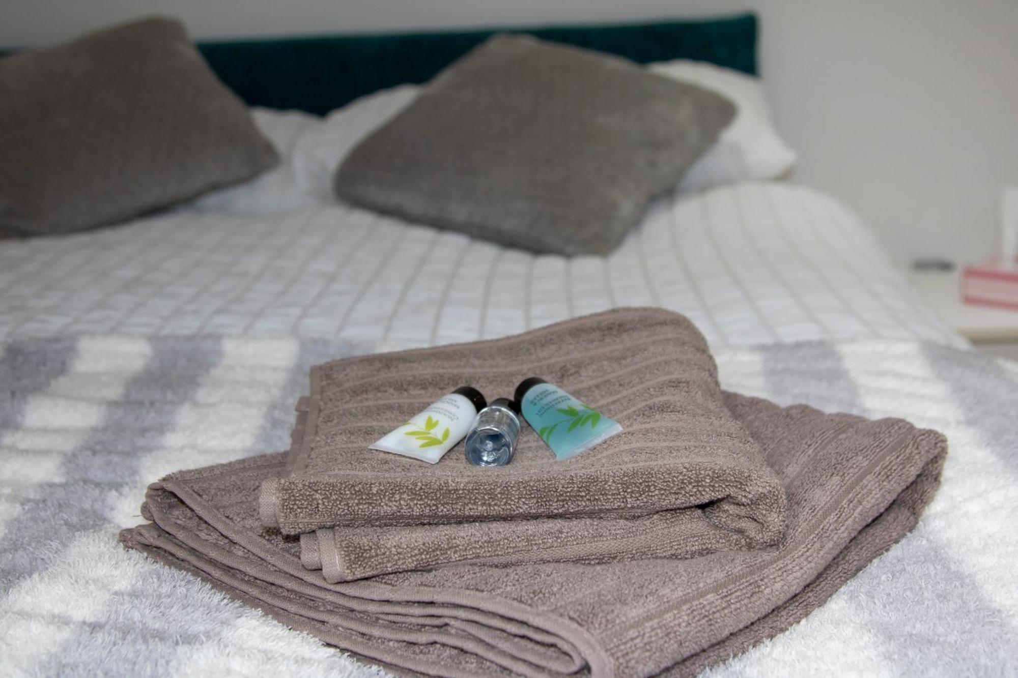 Spacious 5 Bed En-suite Flat Apartment