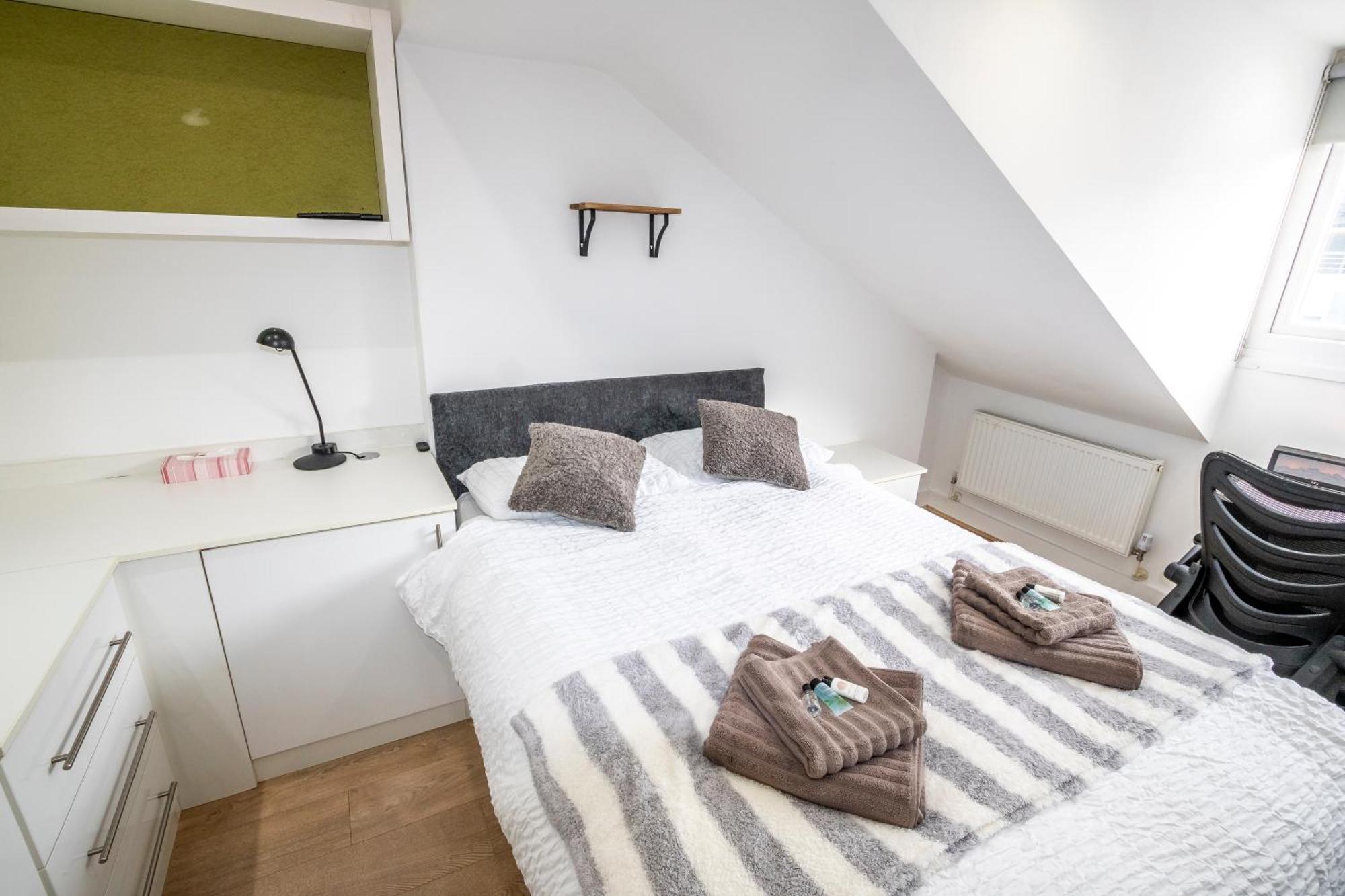 Spacious 5 Bed En-suite Flat Liverpool