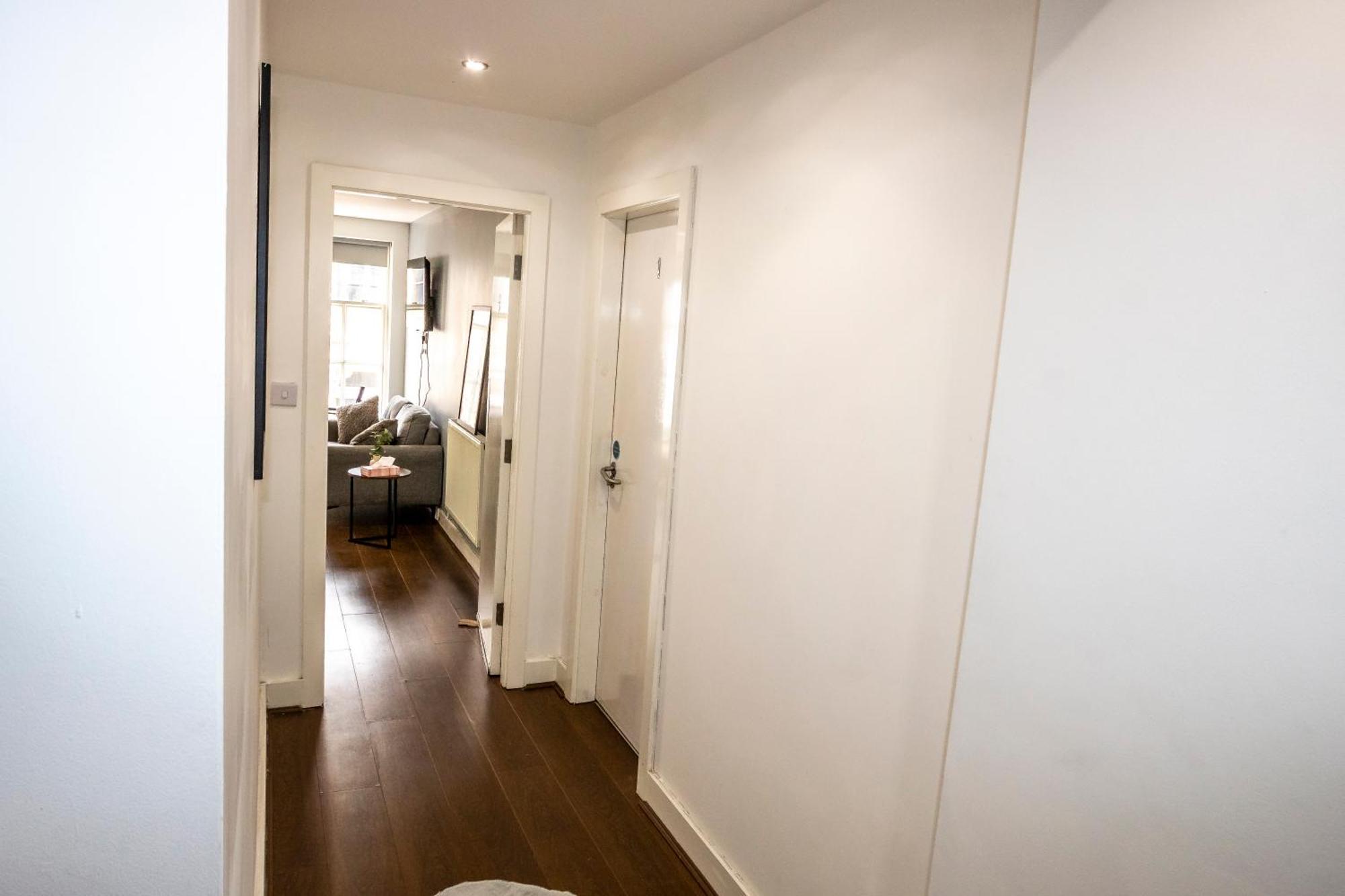 Spacious 5 Bed En-suite Flat Apartment *