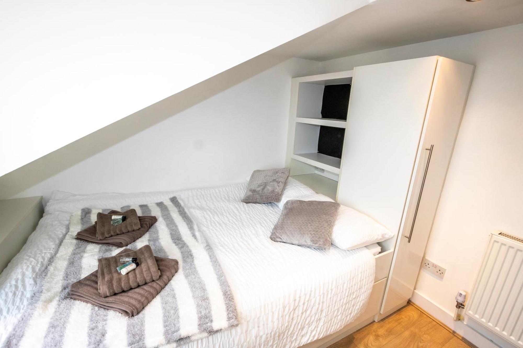 Spacious 5 Bed En-suite Flat Liverpool