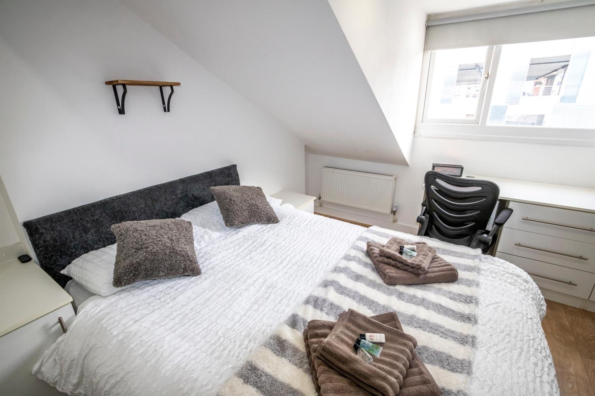 Spacious 5 Bed En-suite Flat Apartment