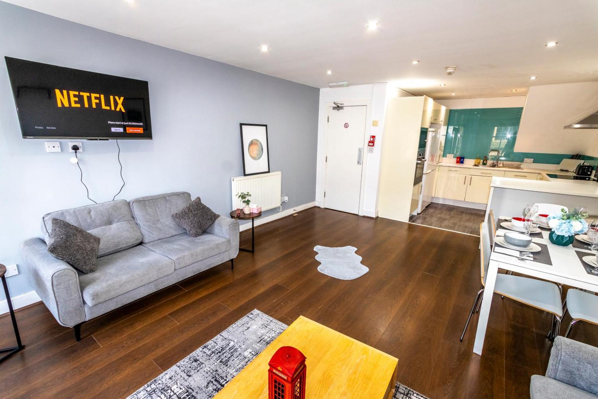 Spacious 5 Bed En-suite Flat Apartment