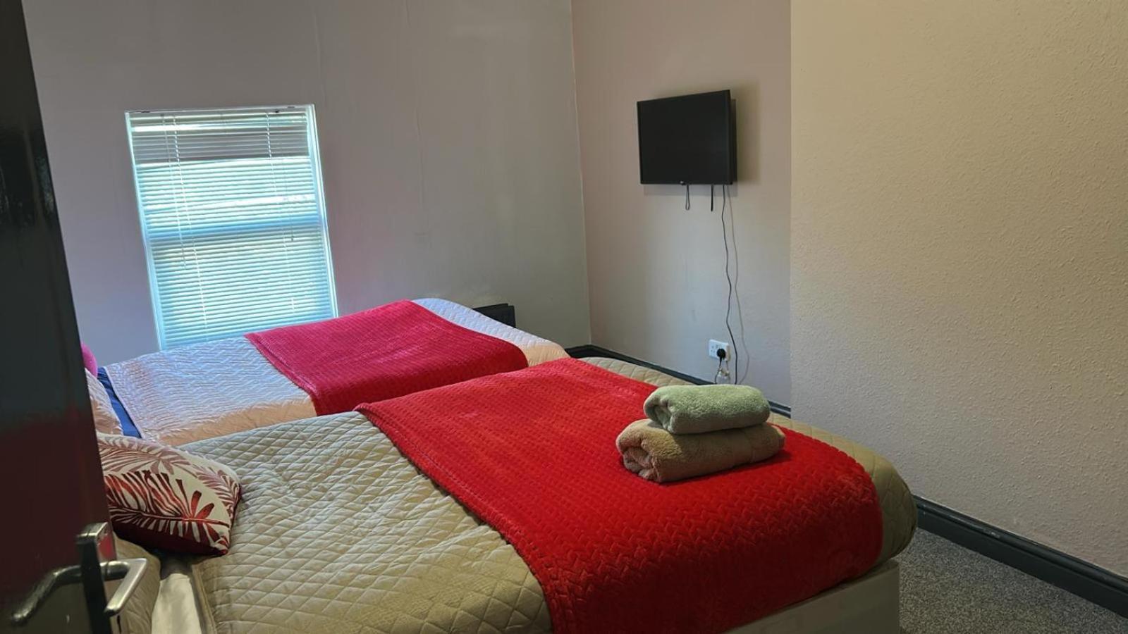 Cozy Large Sized 4 Bedroom Flat Apartment Liverpool