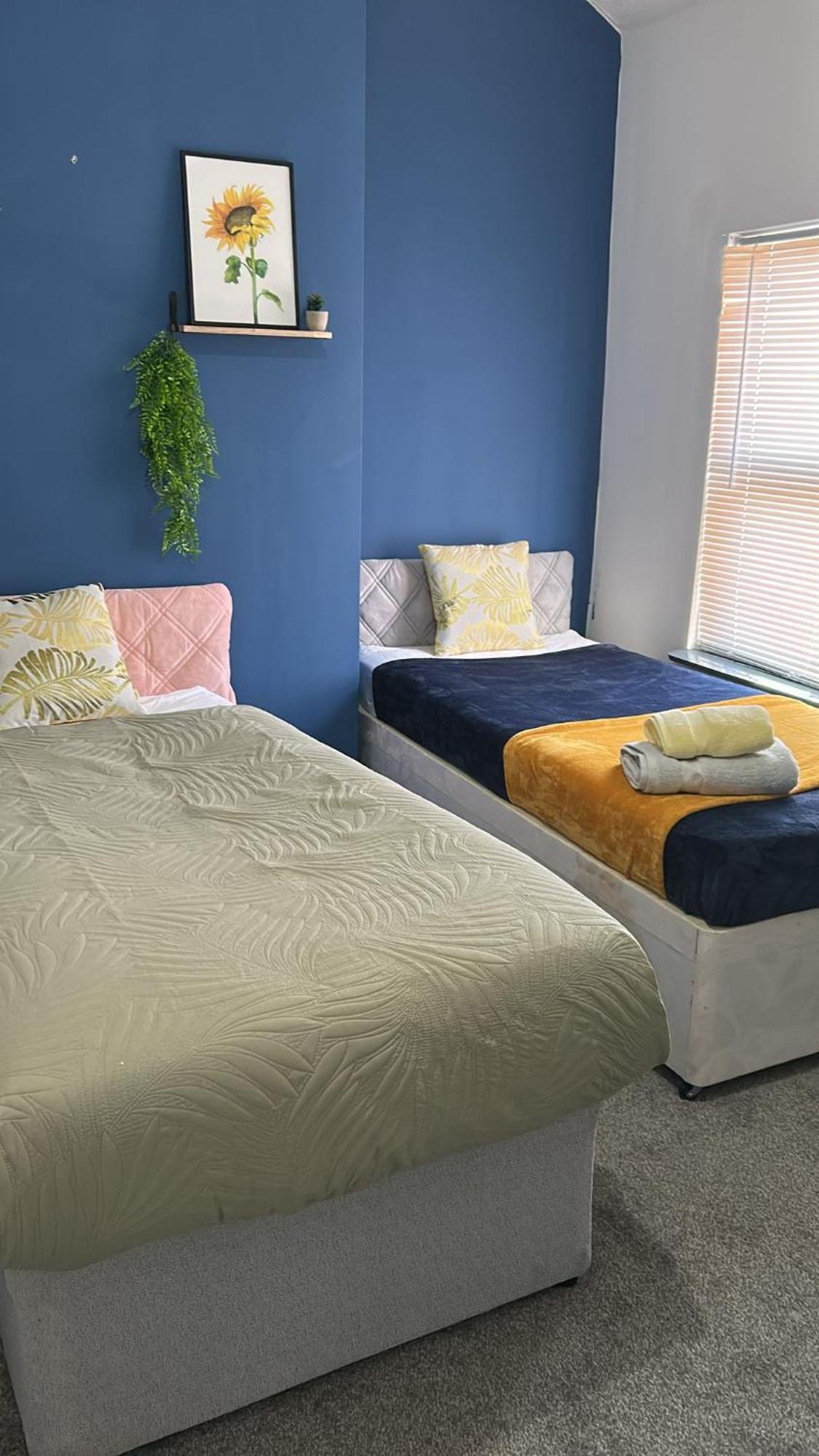 Cozy Large Sized 4 Bedroom Flat *