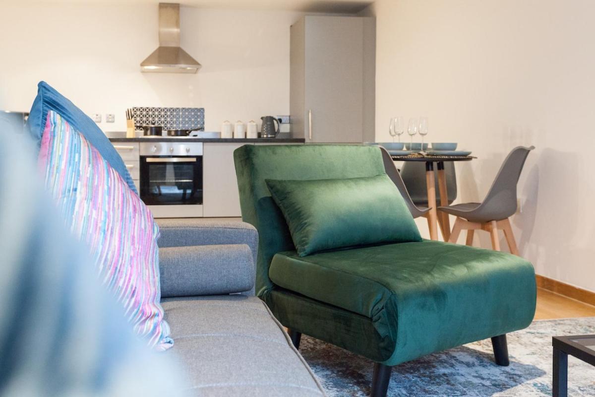 Stay, 2 Bed 2 Bath, Sleeps Up To 7, Netflix Apartment *