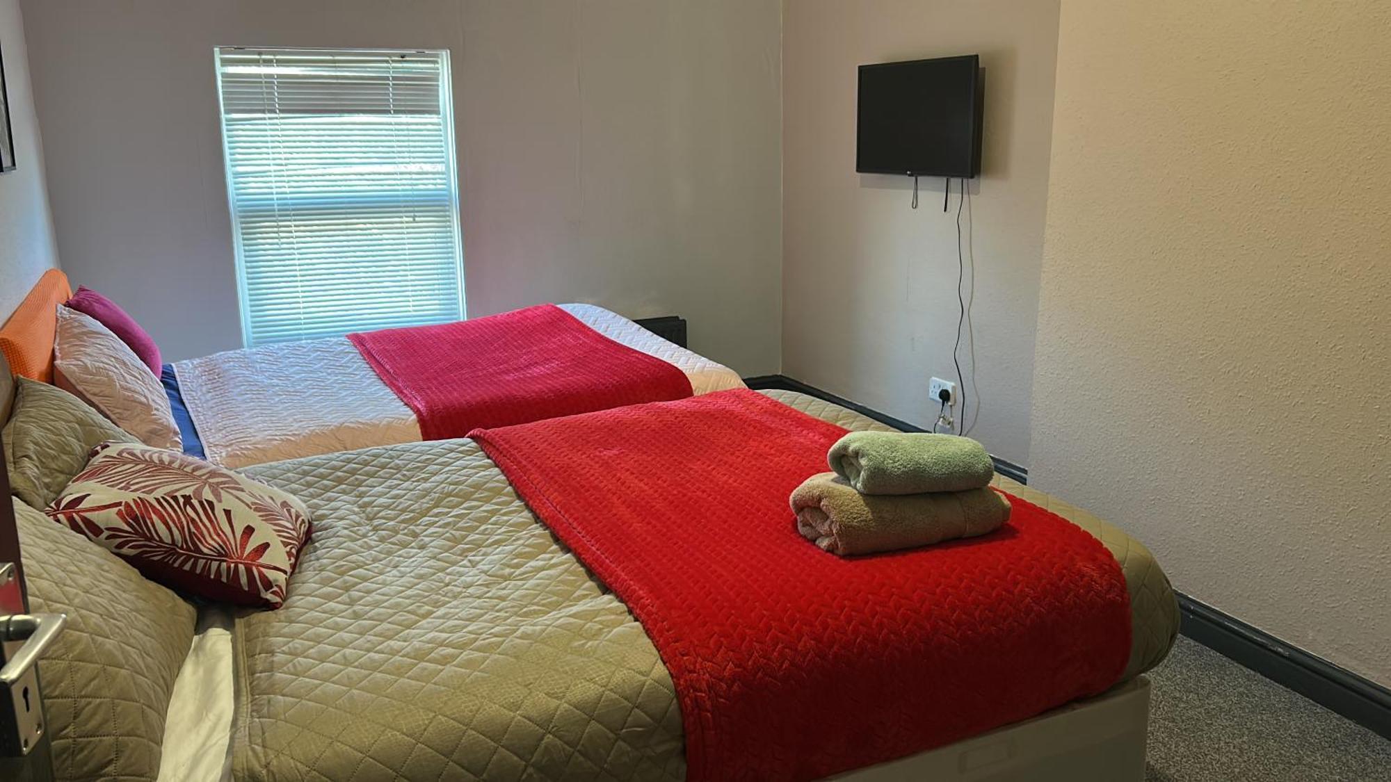 Cozy Large Sized 4 Bedroom Flat Apartment Liverpool