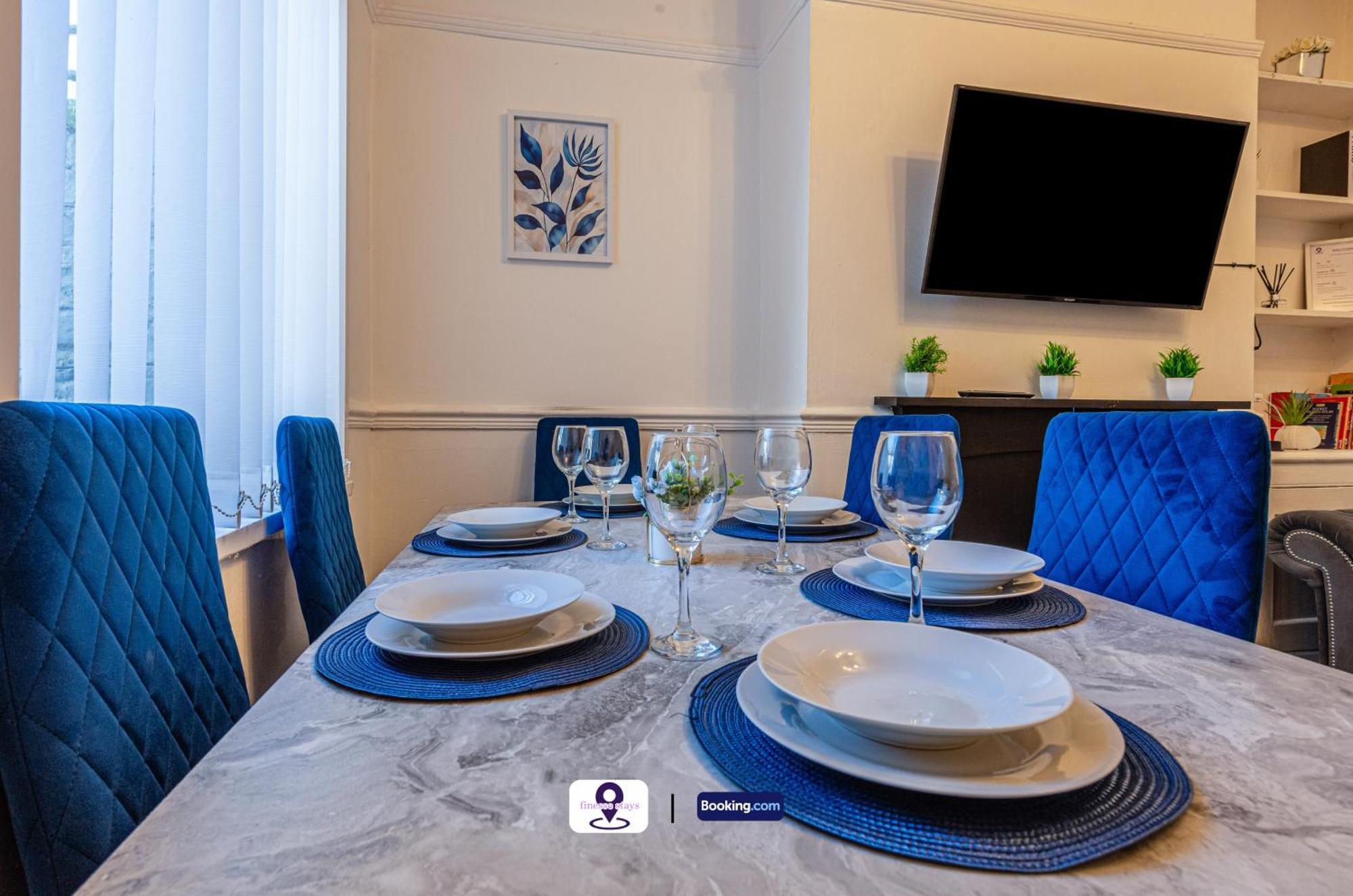 Holiday home Last-minute Offers L Premium Escape L Makin L 4bdr House By Finesse Short Lets & Serviced With Free Wifi *