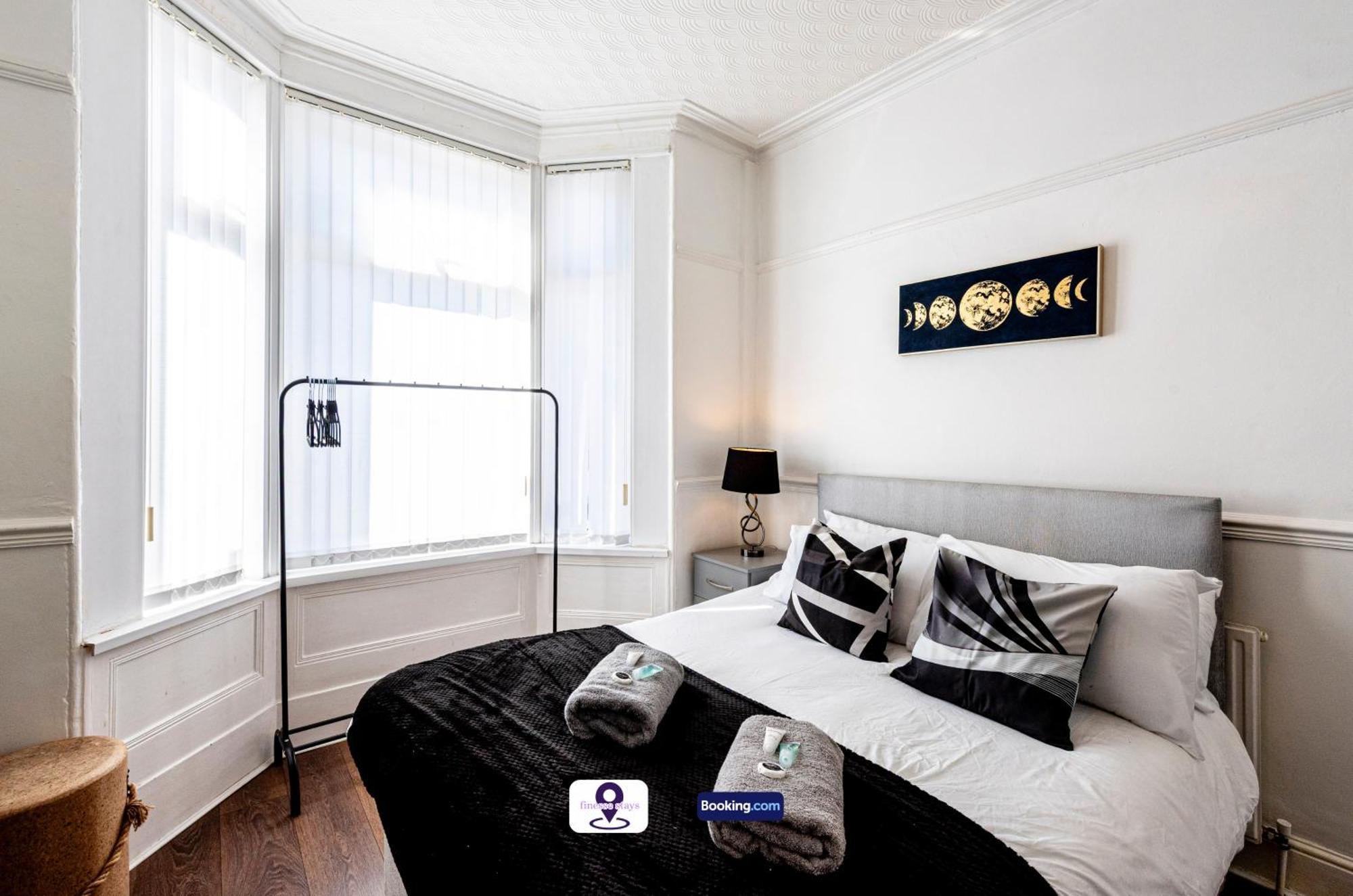 Holiday home Last-minute Offers L Premium Escape L Makin L 4bdr House By Finesse Short Lets & Serviced With Free Wifi