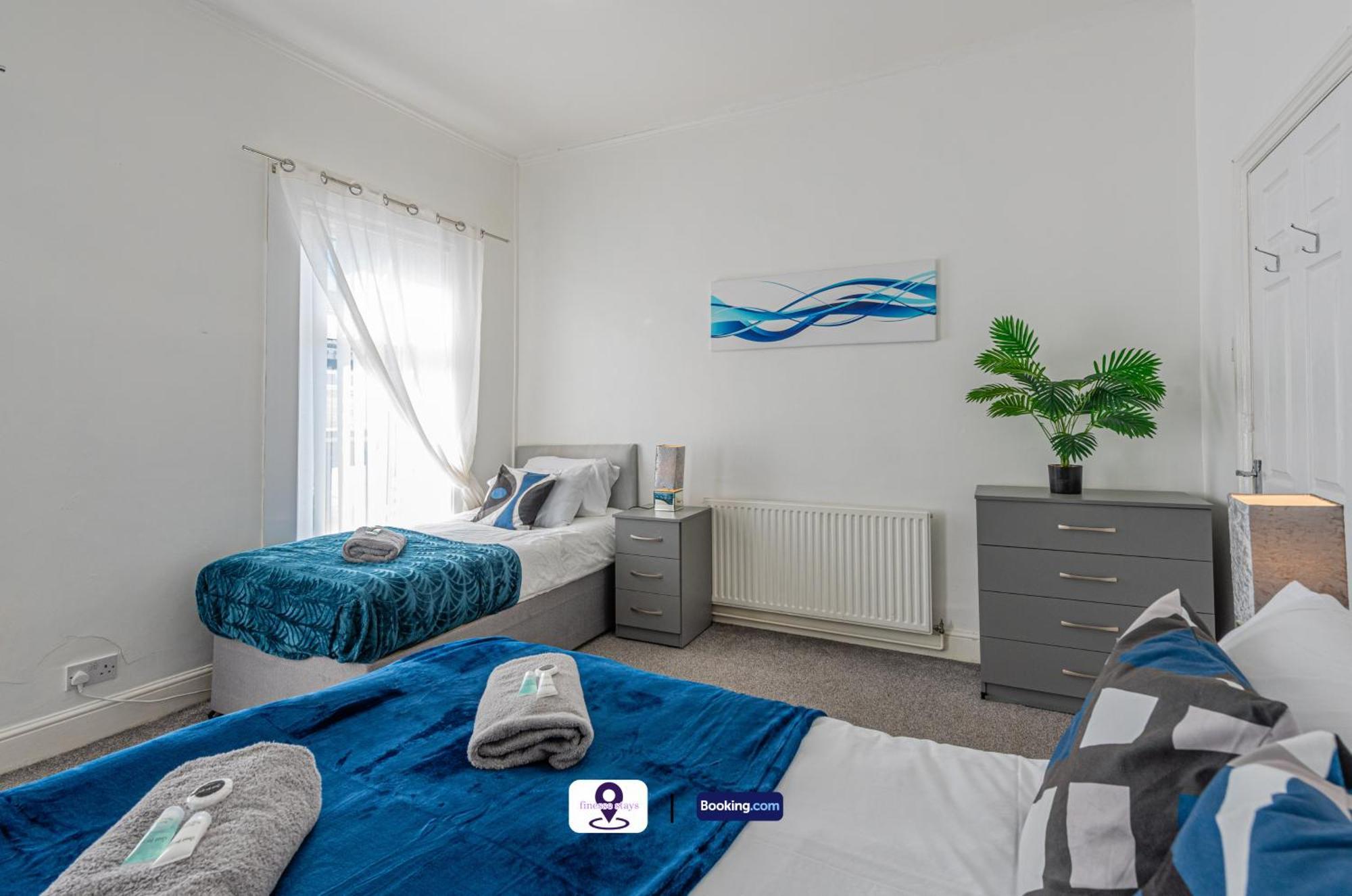 Holiday home Last-minute Offers L Premium Escape L Makin L 4bdr House By Finesse Short Lets & Serviced With Free Wifi *