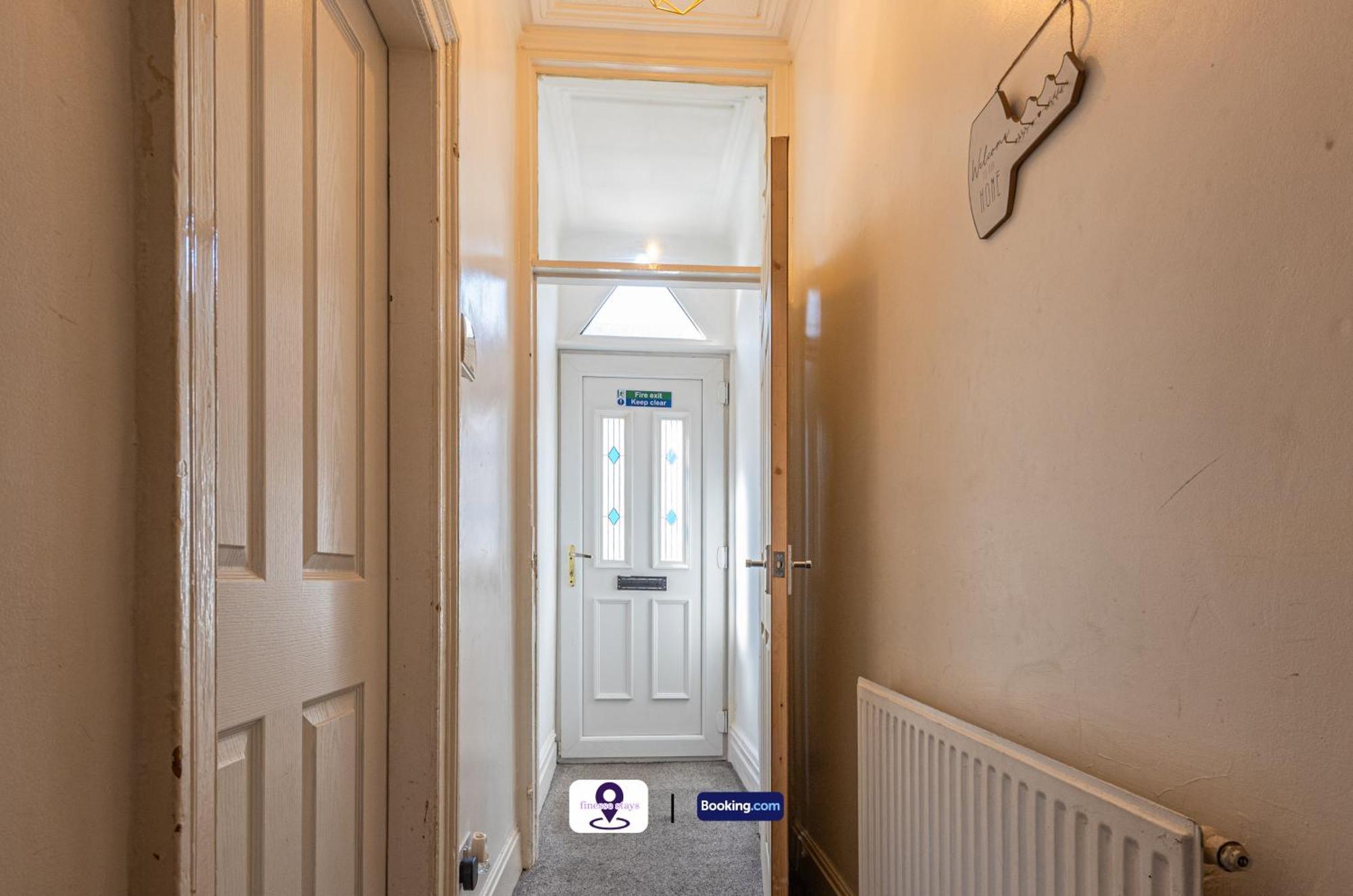 Last-minute Offers L Premium Escape L Makin L 4bdr House By Finesse Short Lets & Serviced With Free Wifi Liverpool