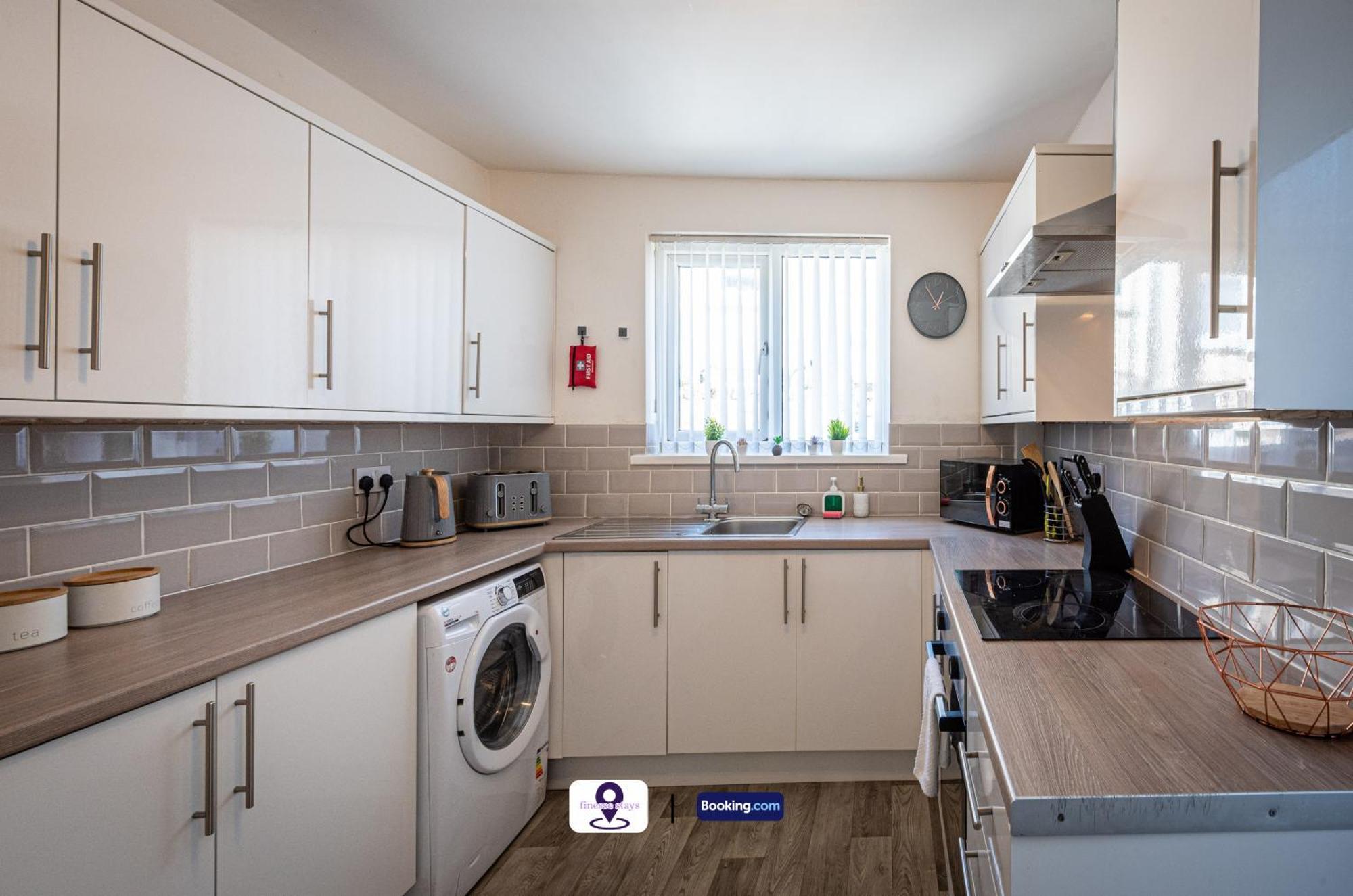 Holiday home Last-minute Offers L Premium Escape L Makin L 4bdr House By Finesse Short Lets & Serviced With Free Wifi