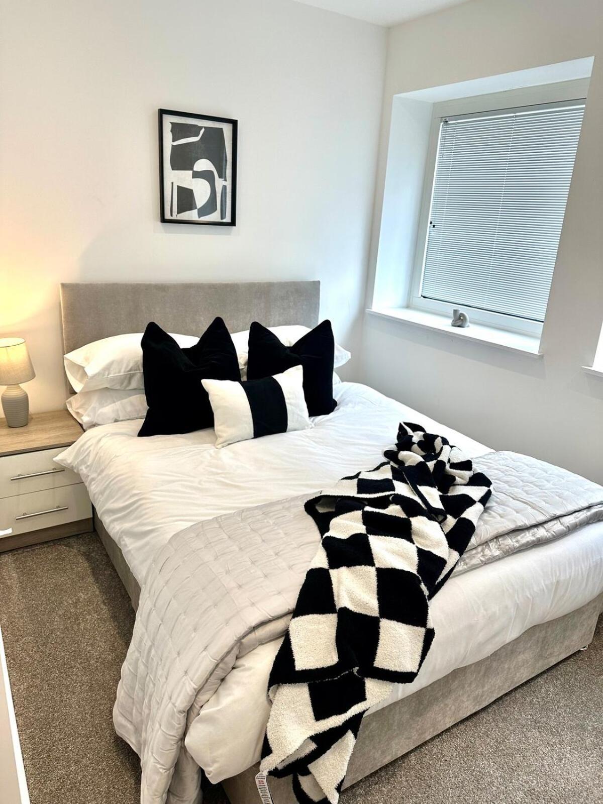Copper - 2bed Elegance - Free Parking Apartment *