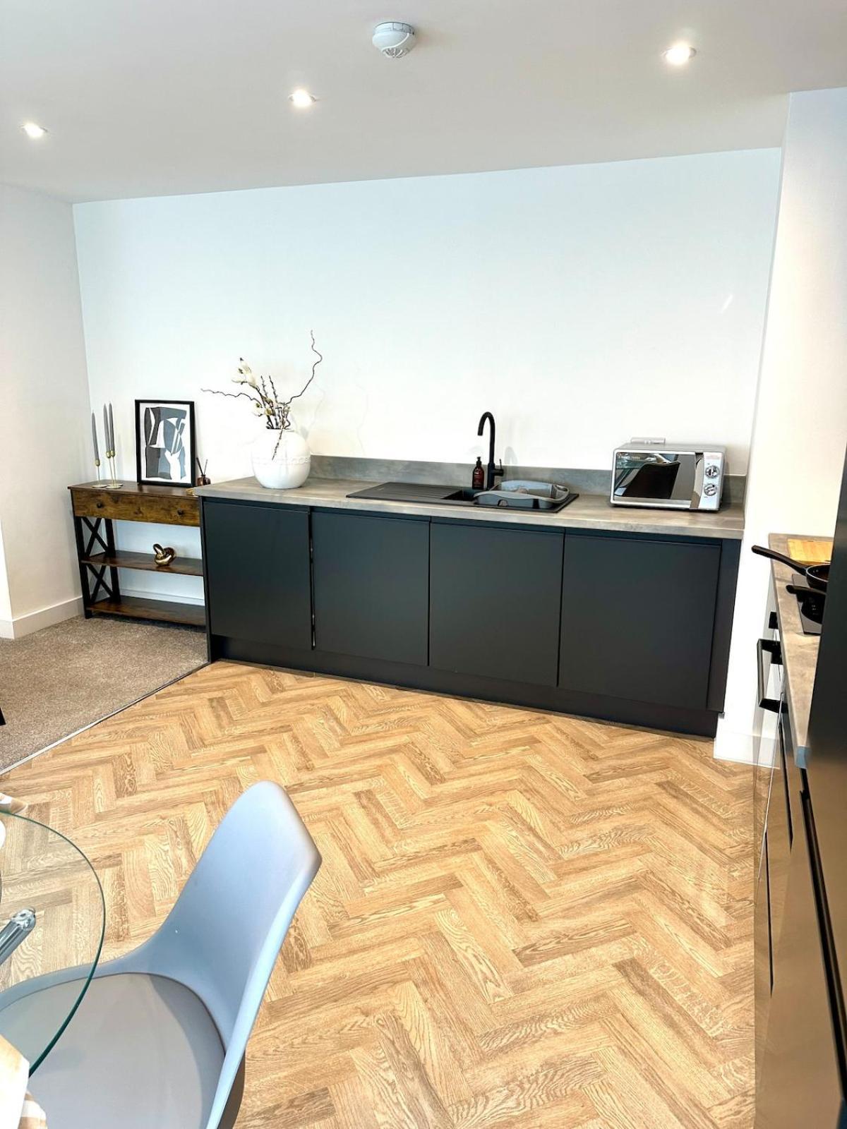 Copper - 2bed Elegance - Free Parking Apartment *