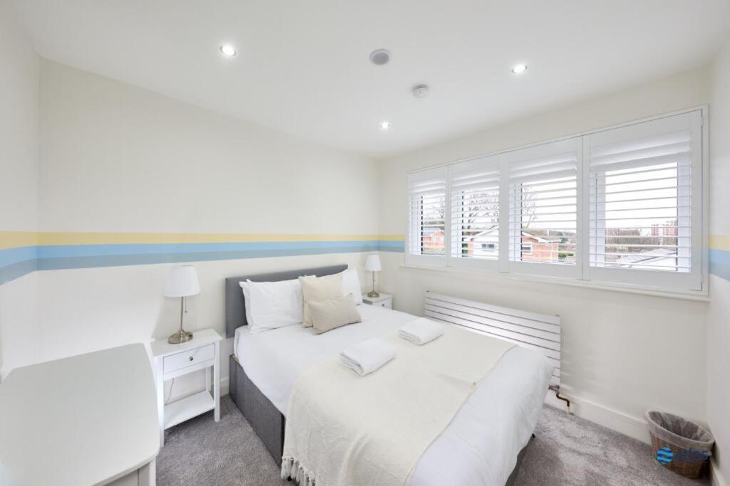 Holiday home Large New Detached House Woolton, Families, Free Parking, Massage, Bbq, Play &
