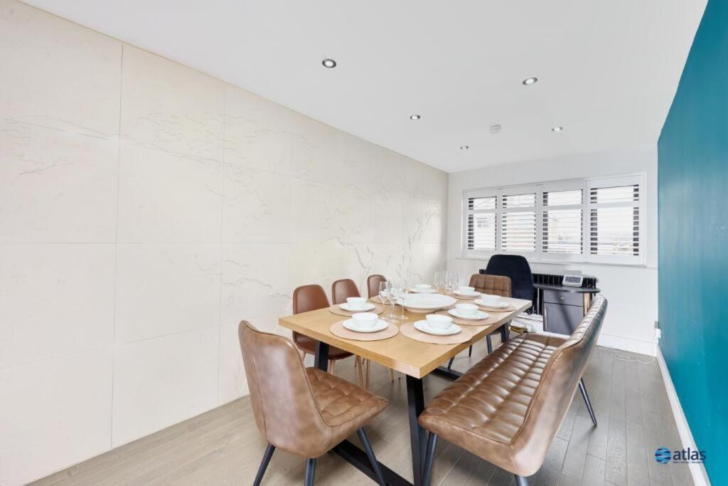 Holiday home Large New Detached House Woolton, Families, Free Parking, Massage, Bbq, Play &