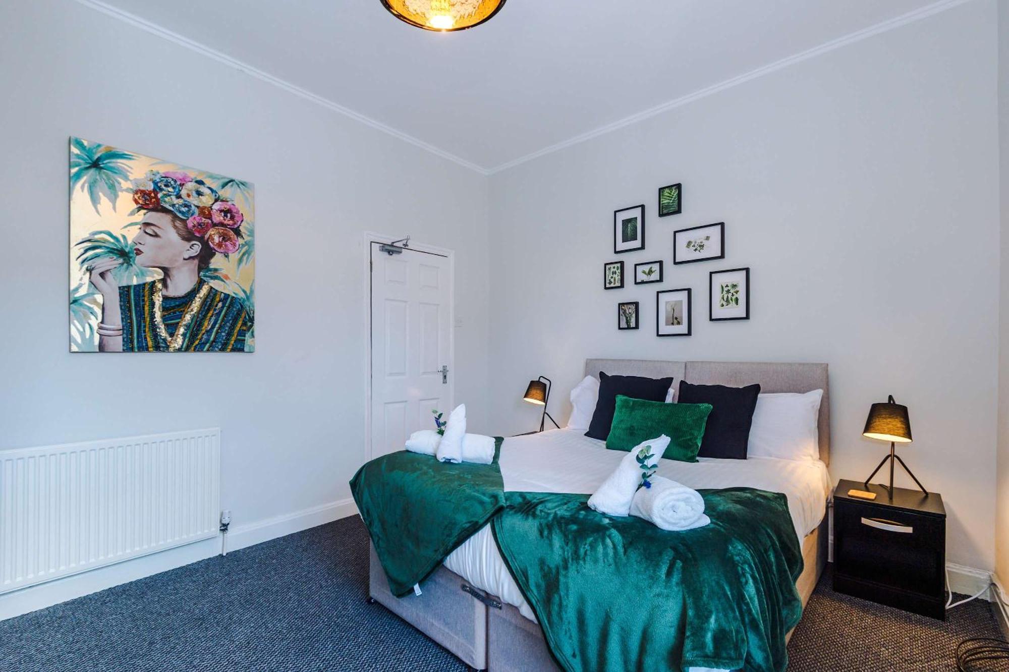 Stylish 3-bed In By 53 Degrees Property, Ideal Great For Large Groups & Business, Sleeps 8! * Liverpool