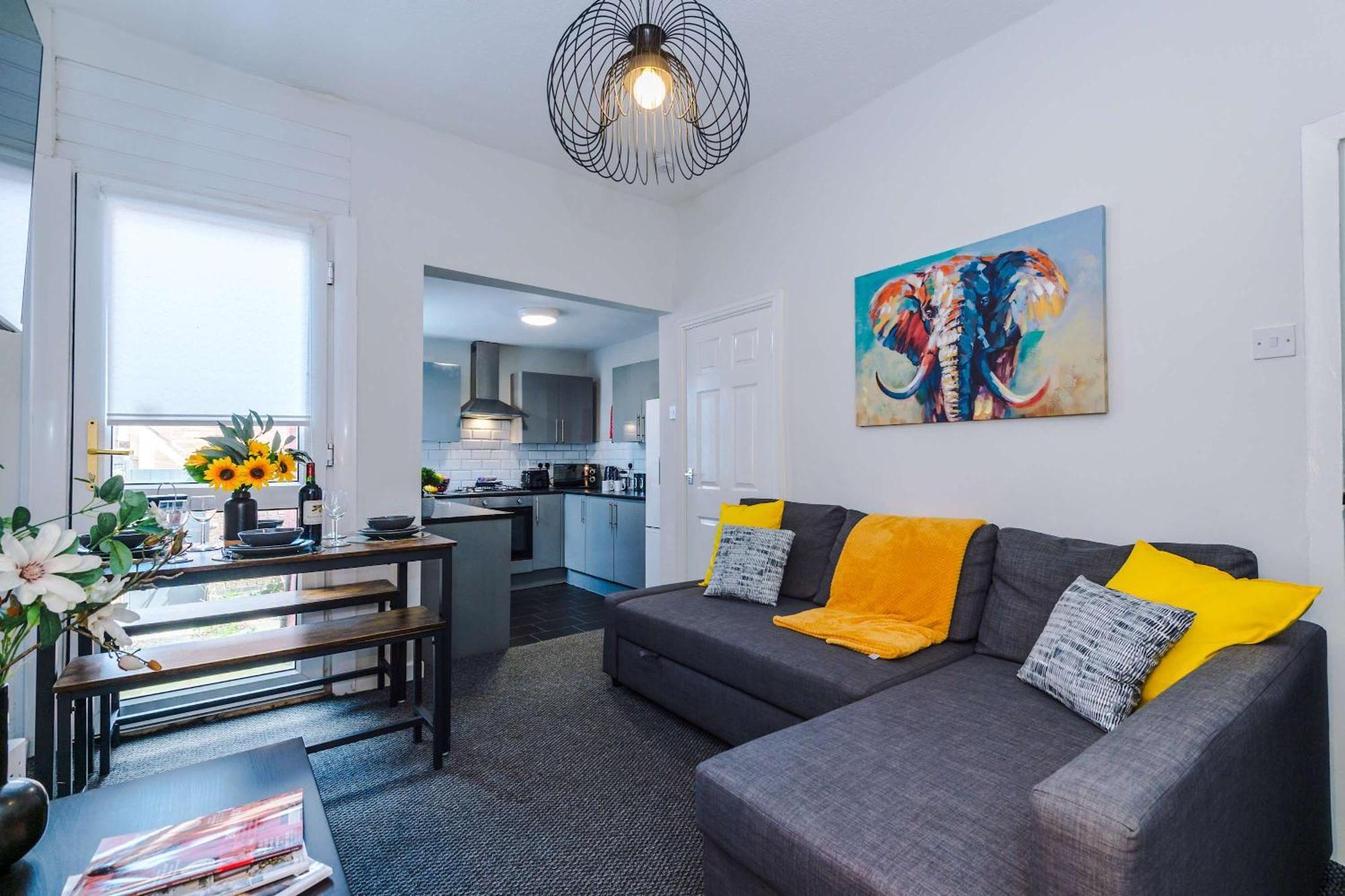 Stylish 3-bed In By 53 Degrees Property, Ideal Great For Large Groups & Business, Sleeps 8!