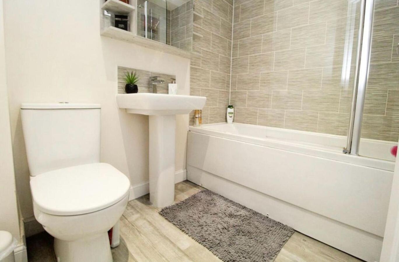 Walk To Airport - Luxury With Ev Charge - Fast Wifi *