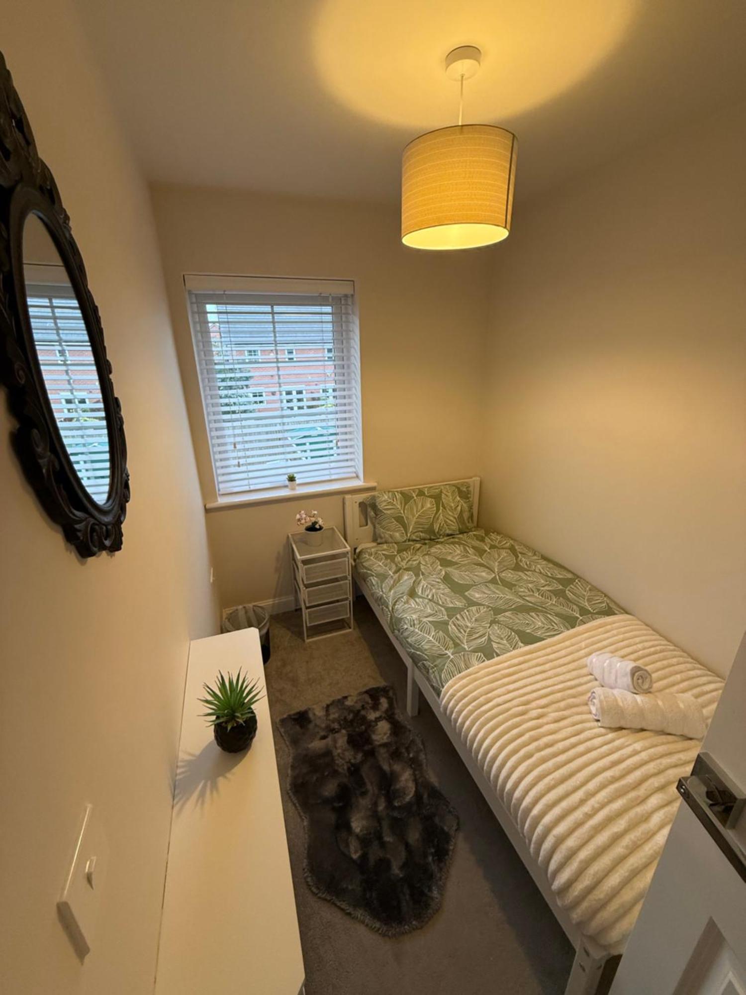 Walk To Airport - Luxury With Ev Charge - Fast Wifi Holiday home Liverpool