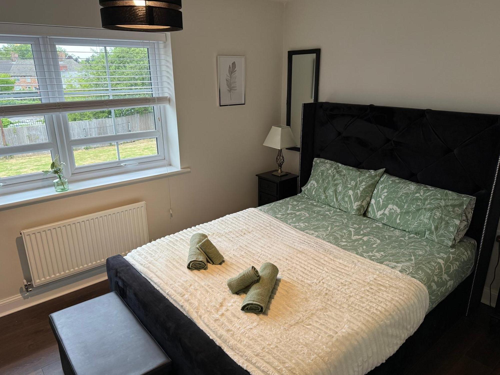 Walk To Airport - Luxury With Ev Charge - Fast Wifi Holiday home Liverpool