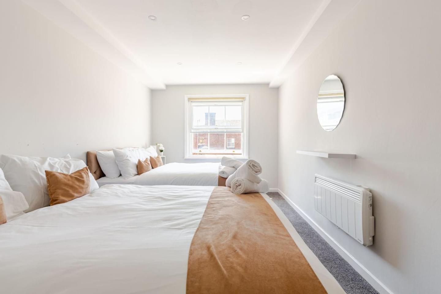 Spacious Getaway - Modern 2-bed Sleeps 10, Perfect For Groups & Families *