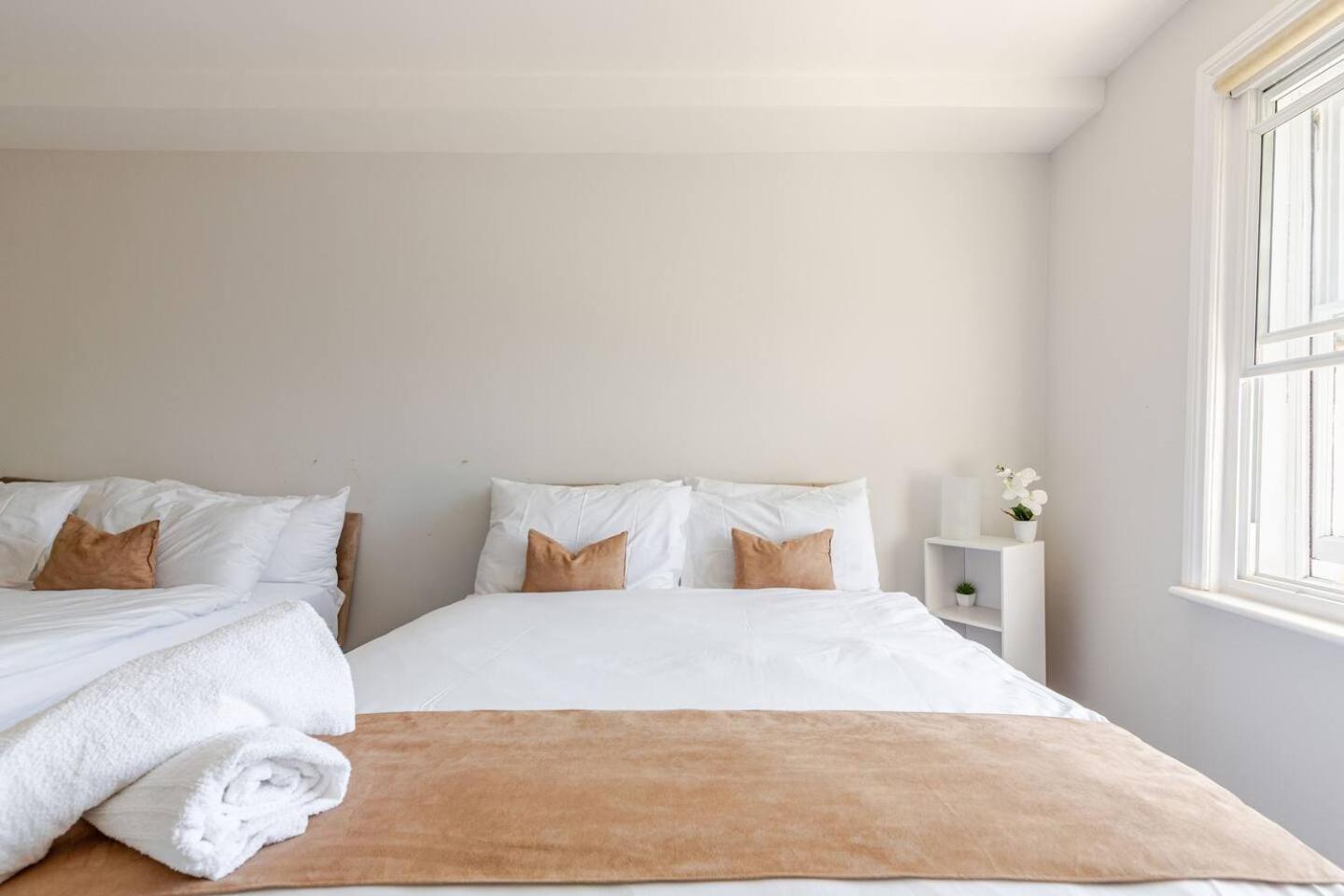 Spacious Getaway - Modern 2-bed Sleeps 10, Perfect For Groups & Families Aparthotel Liverpool